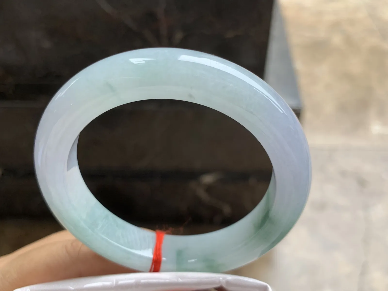 57-12-9.8mm
飘花手镯 淡春彩飘花 底子细腻 花色漂亮
推荐