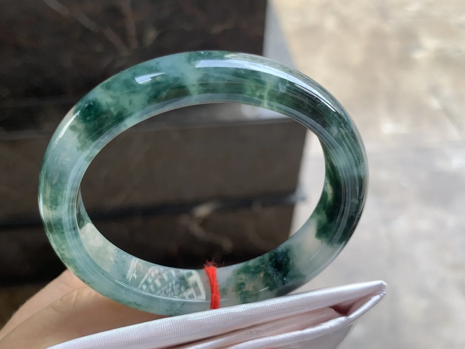 53-12-7.5mm
冰种飘花贵妃手镯 特色水草花 正圈50/51可带