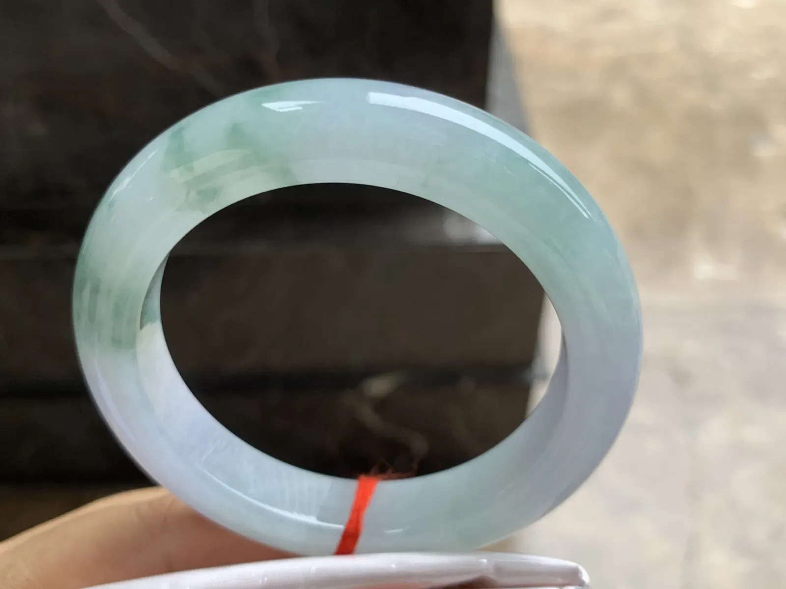 57-12-9.8mm
飘花手镯 淡春彩飘花 底子细腻 花色漂亮
推荐