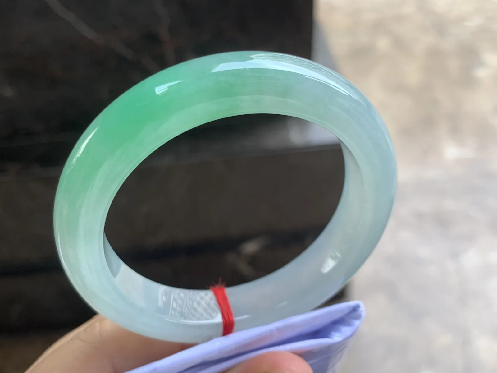 55.5-12.3-9mm
冰种带色手镯 水润光泽 有种有色 