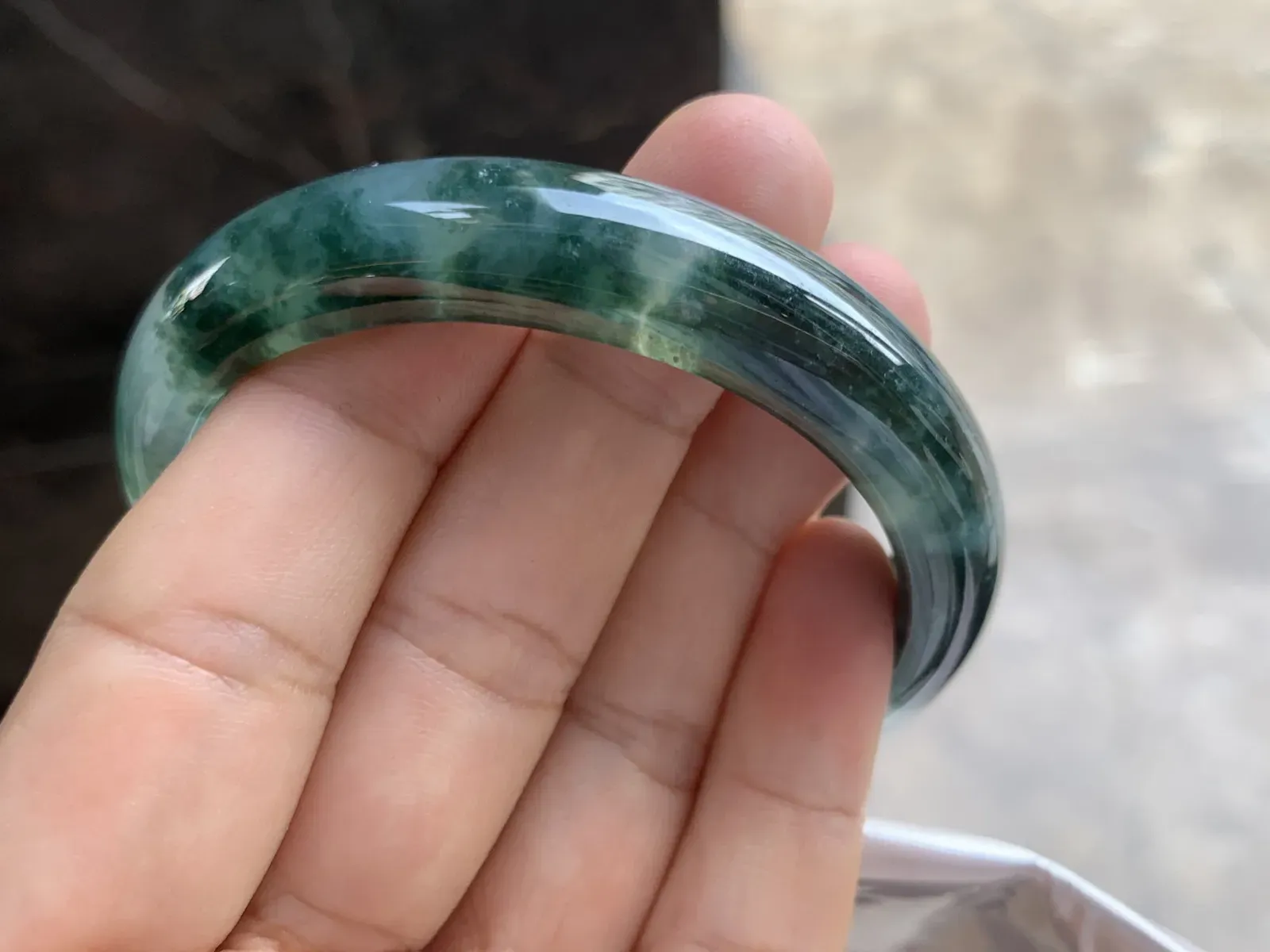 53-12-7.5mm
冰种飘花贵妃手镯 特色水草花 正圈50/51可带