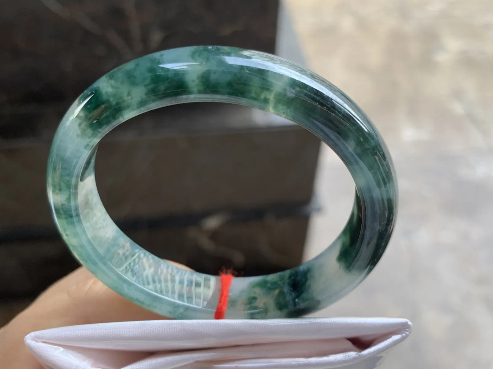 53-12-7.5mm
冰种飘花贵妃手镯 特色水草花 正圈50/51可带
