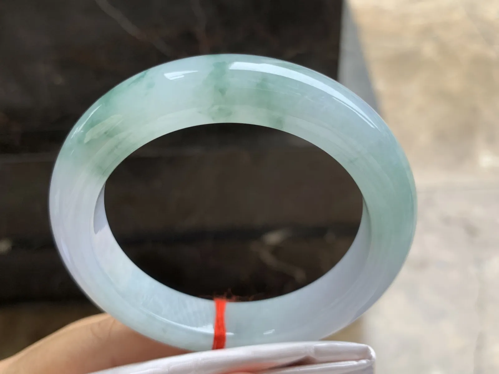 57-12-9.8mm
飘花手镯 淡春彩飘花 底子细腻 花色漂亮
推荐
