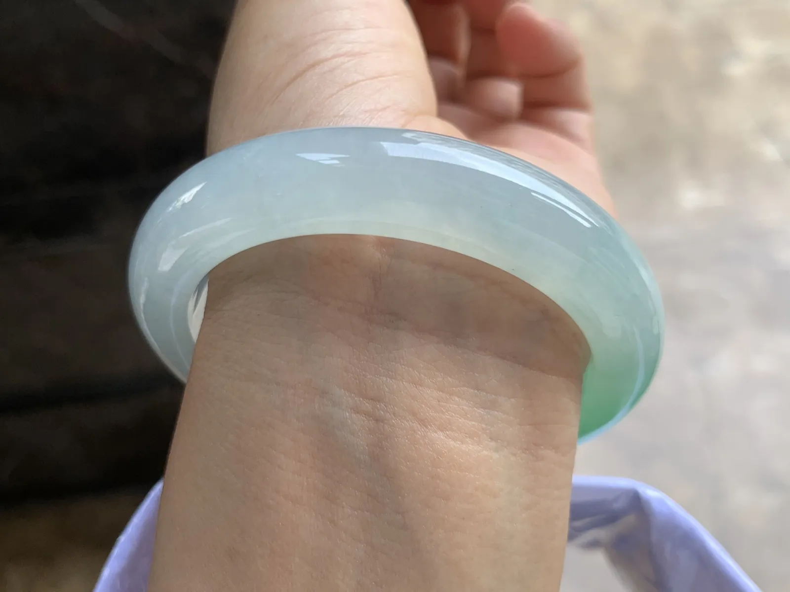 55.5-12.3-9mm
冰种带色手镯 水润光泽 有种有色 