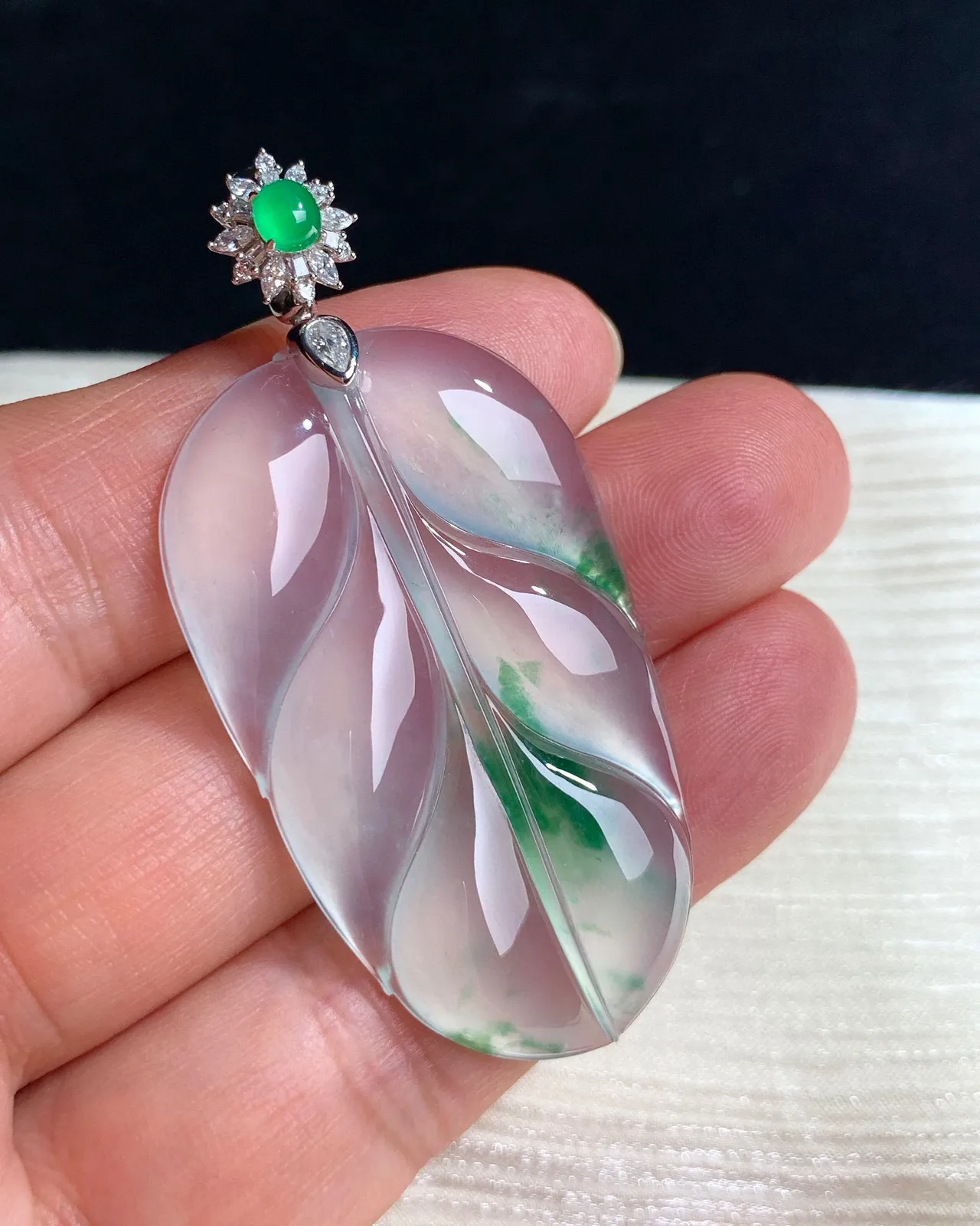 冰种飘绿花树叶 49/29.3/5mm