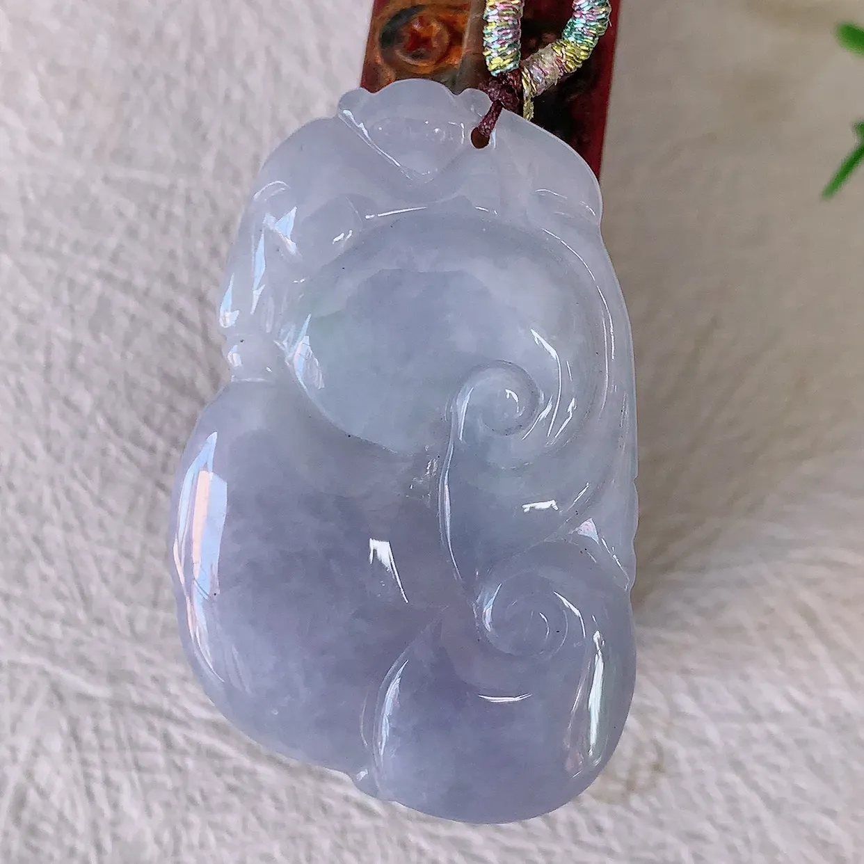 自然光实拍，水润紫罗兰翡翠万事如意吊坠，翠色灵动，玉质细腻，颜色漂亮，品相佳，佩戴佳品！#57.25