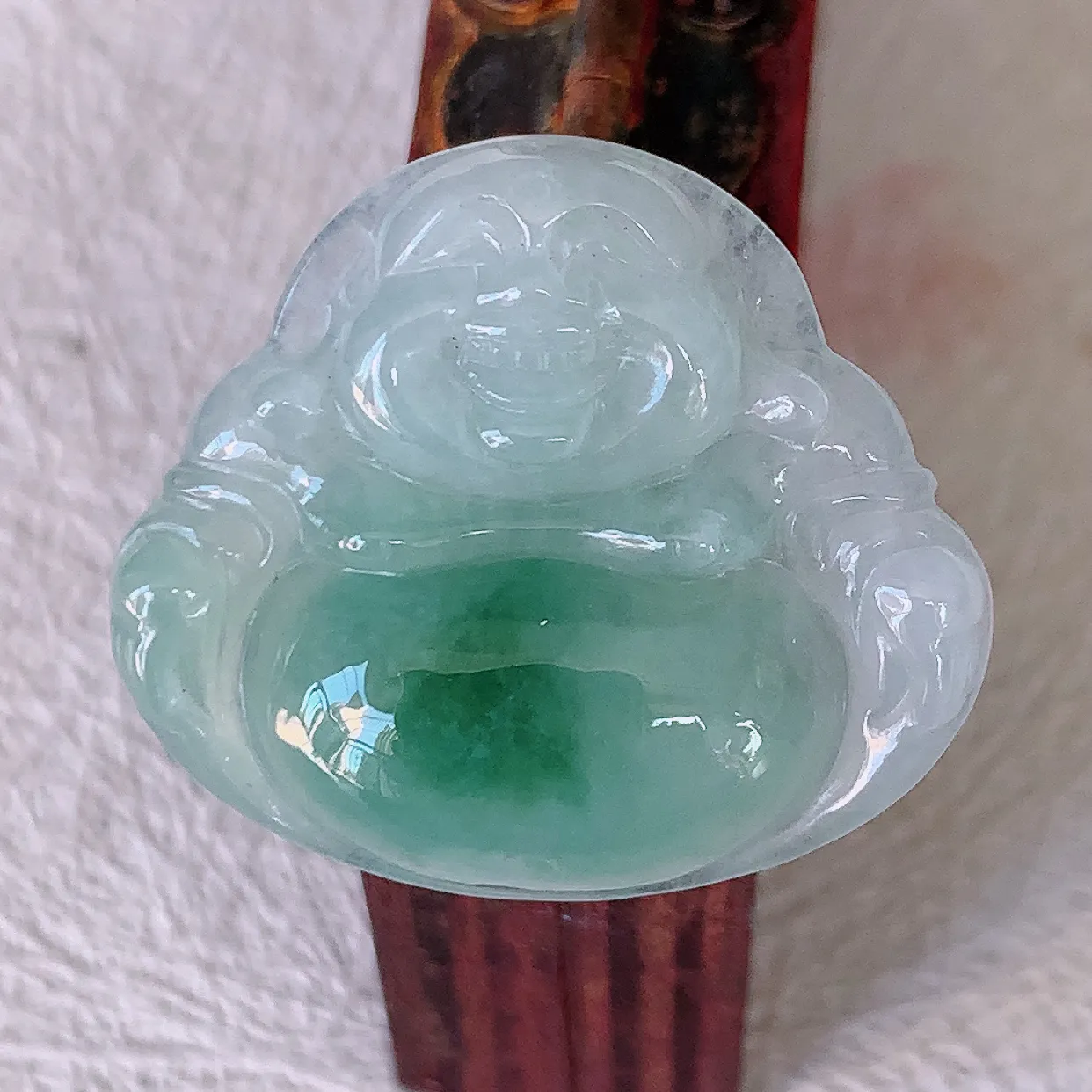 自然光实拍，冰胶飘花佛公吊坠，翡翠笑佛，饱满，开脸喜庆，配戴优雅迷人！#57.25
