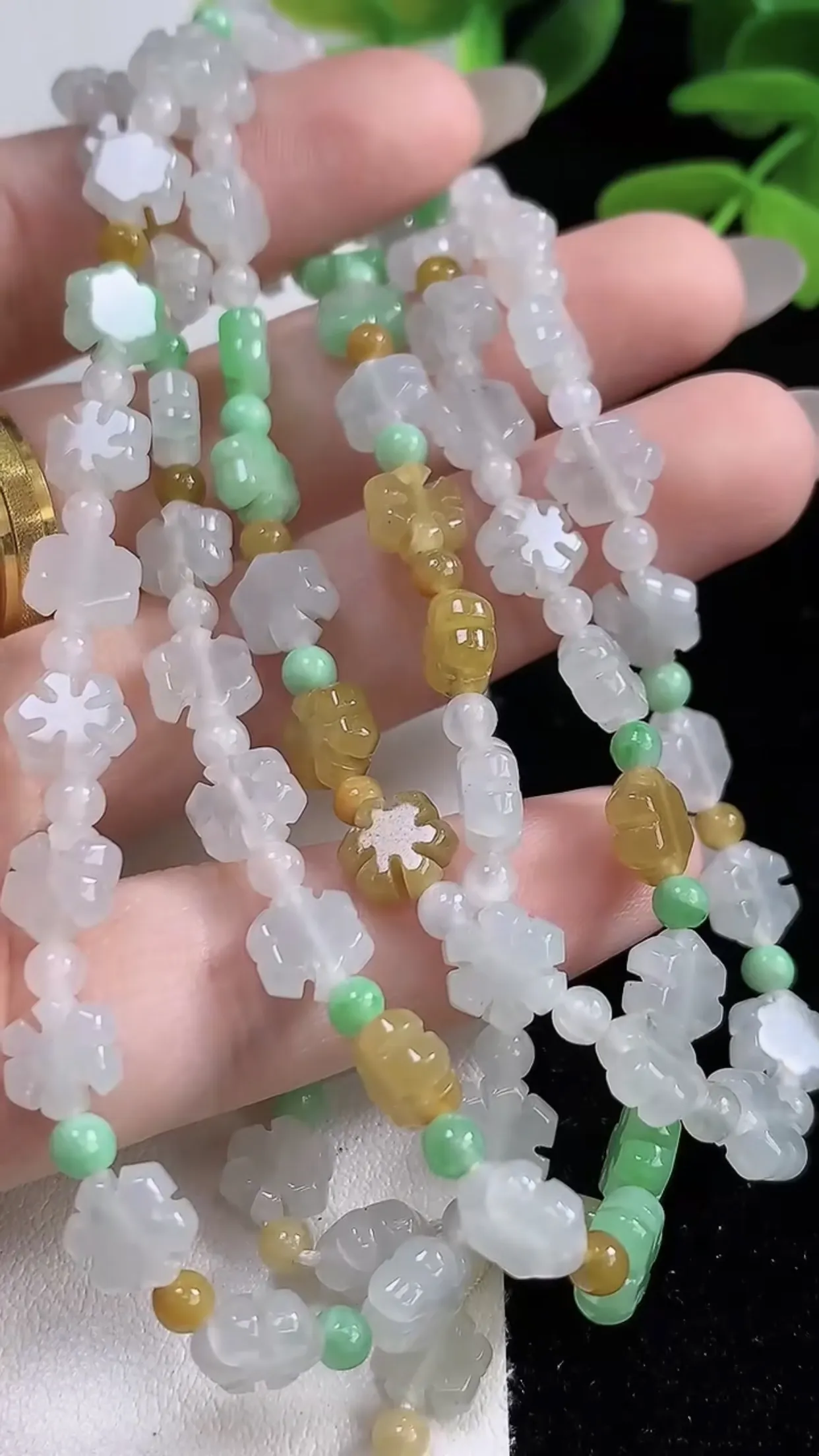缅甸天然翡翠a货 老坑料起胶冰润 三彩黄加绿雪花项链  尺寸6.8-3.2mm  y  27.33