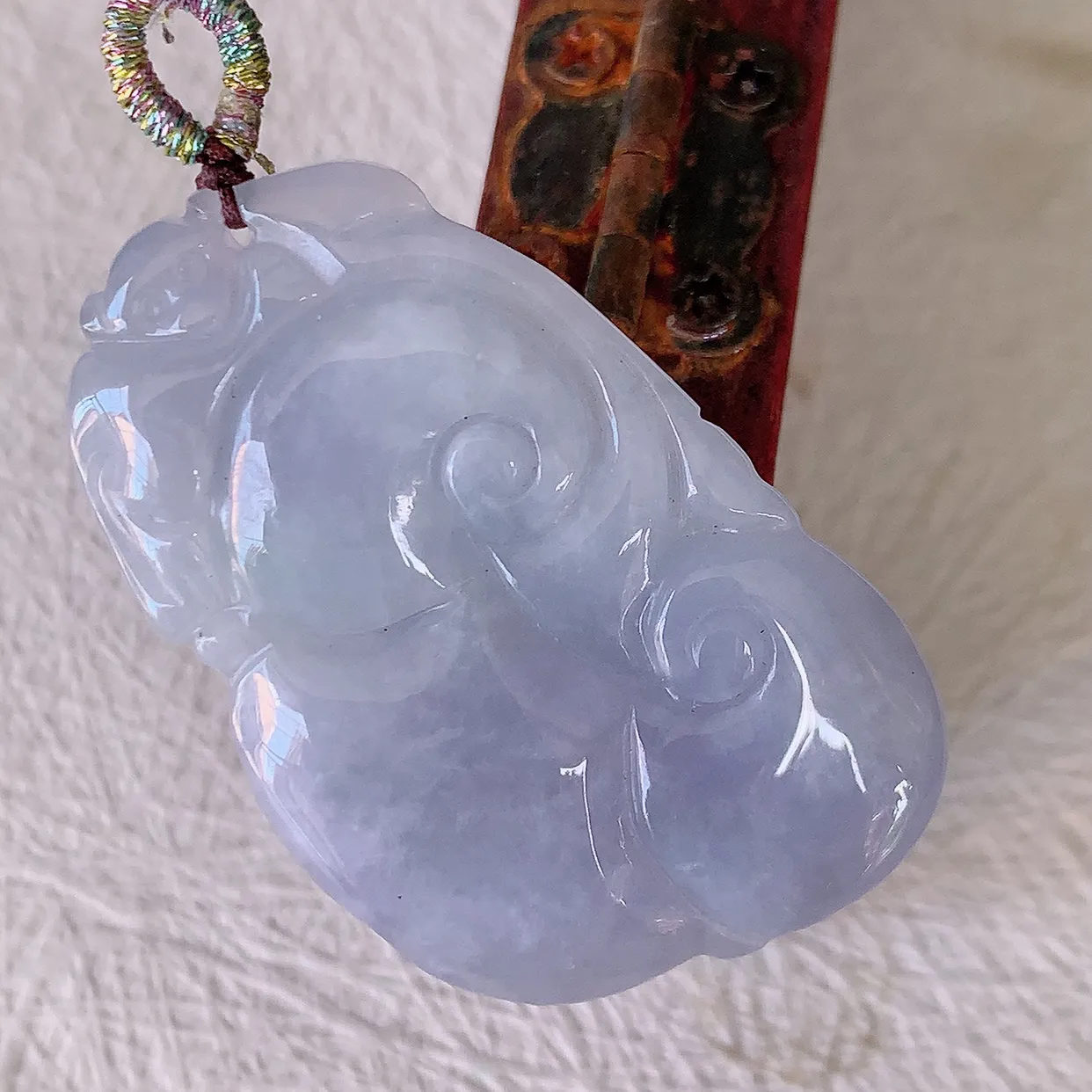 自然光实拍，水润紫罗兰翡翠万事如意吊坠，翠色灵动，玉质细腻，颜色漂亮，品相佳，佩戴佳品！#57.25