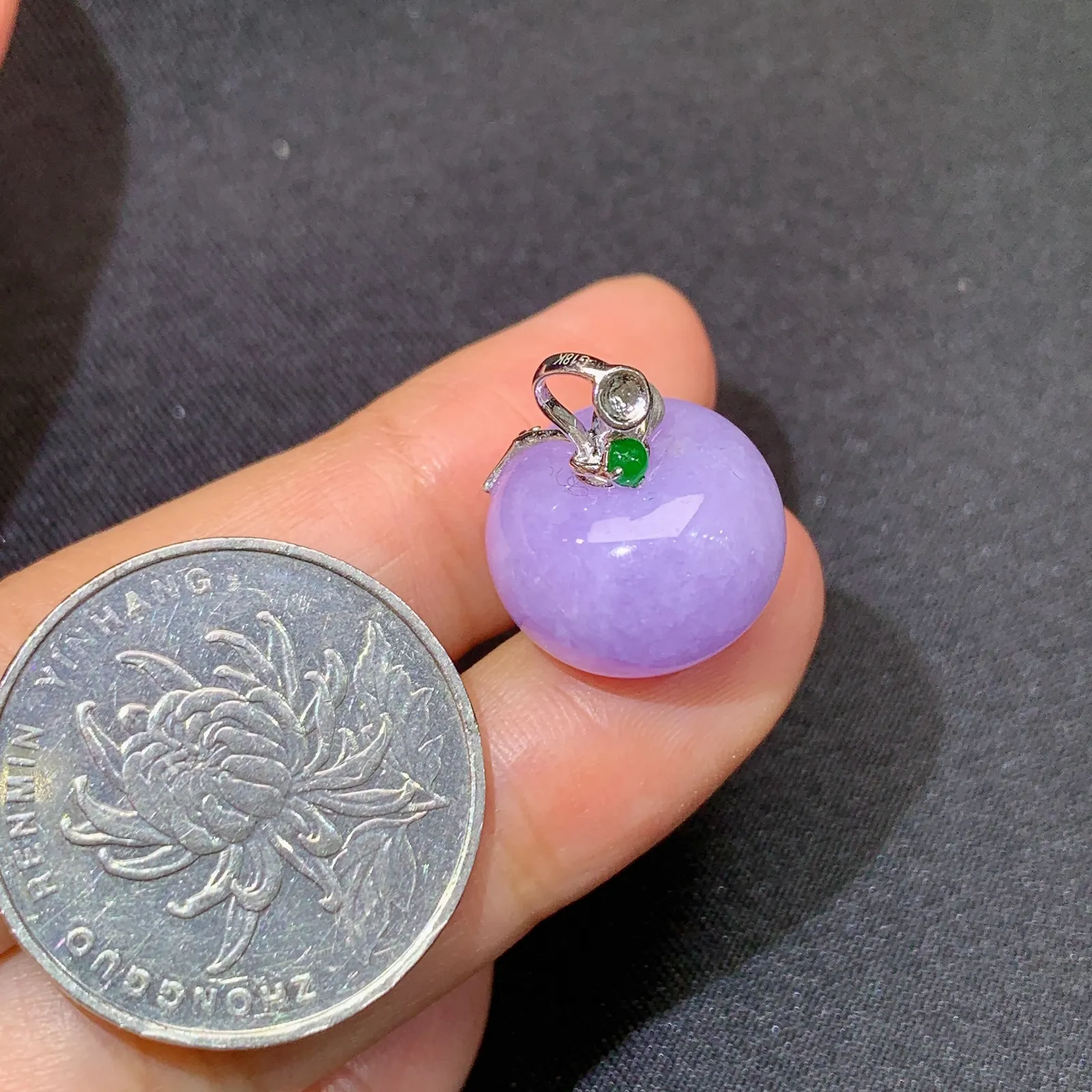 紫罗兰苹果吊坠，18k金镶嵌，温润细腻，颜色浓郁 尺寸18.2*15.2*10.3