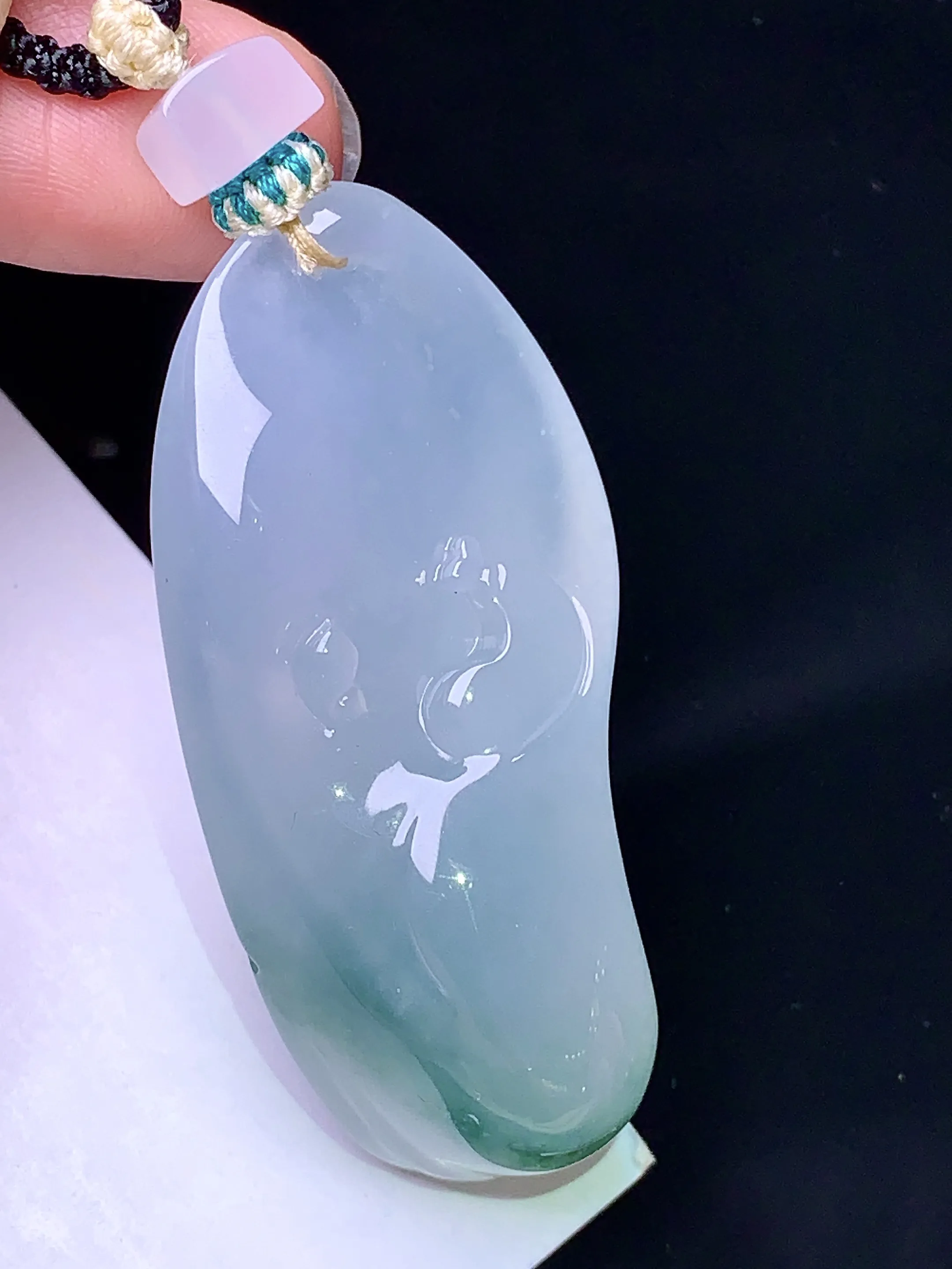 飘绿雕花牌吊坠 玉质细腻 色泽艳丽 整体尺寸48.6*23*13.5