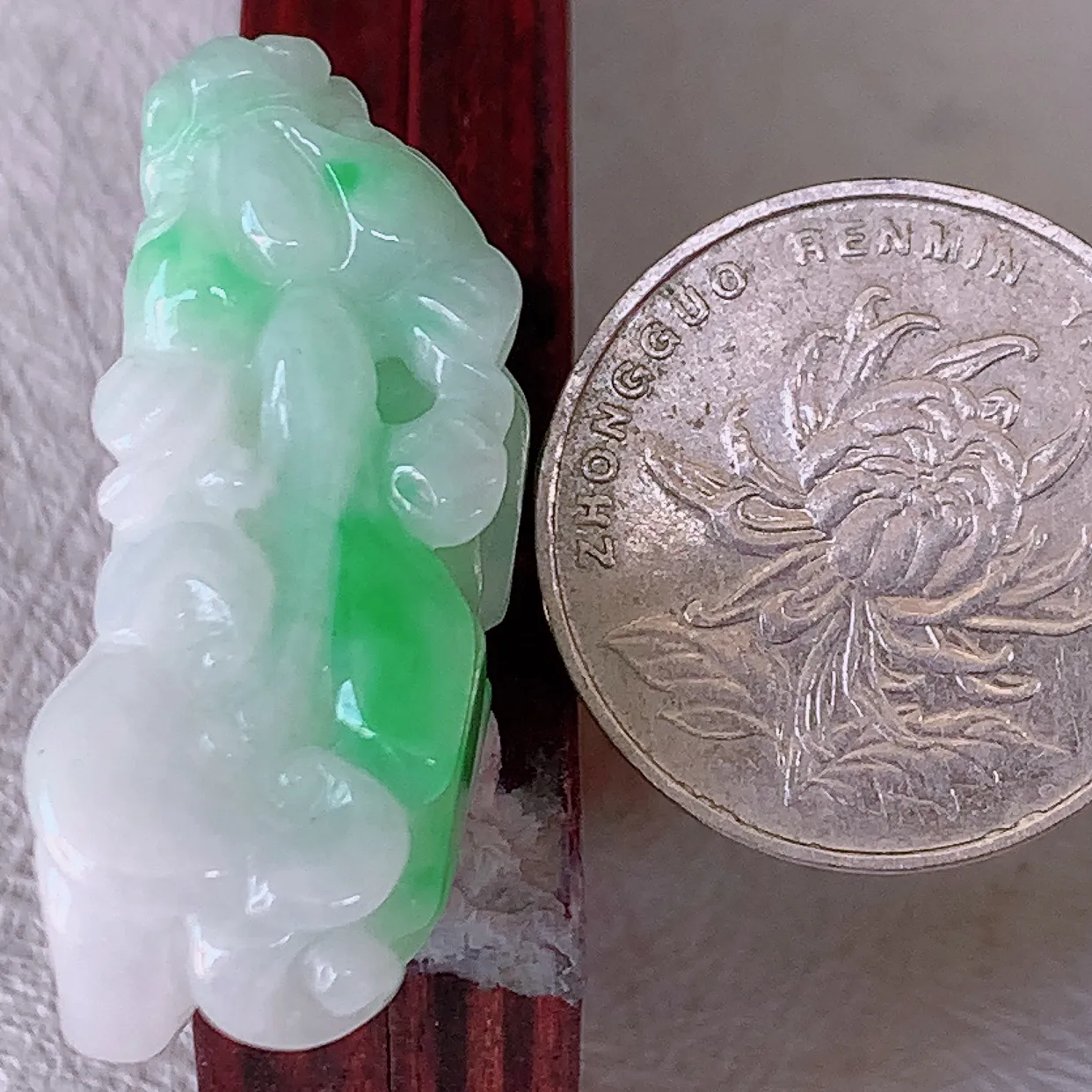 自然光实拍，冰润飘绿翡翠招财貔貅吊坠，民间有“一摸貔貅运程旺盛，再摸貔貅财运滚滚，三摸貔貅平步青云 ”的美好祝愿。#81.25