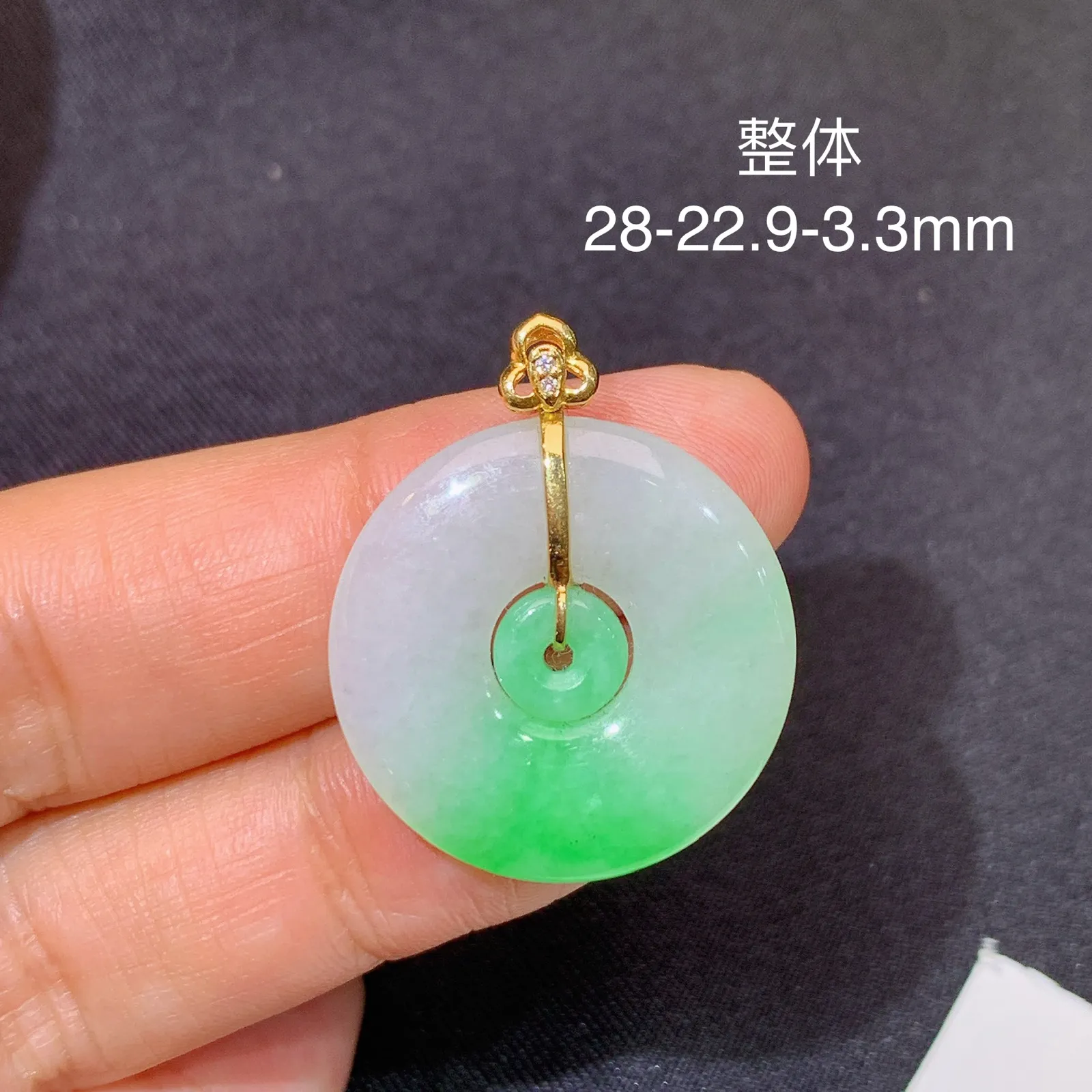 飘绿子母扣吊坠，18k金镶嵌，冰润色阳，种水足 尺寸28*22.9*3.3