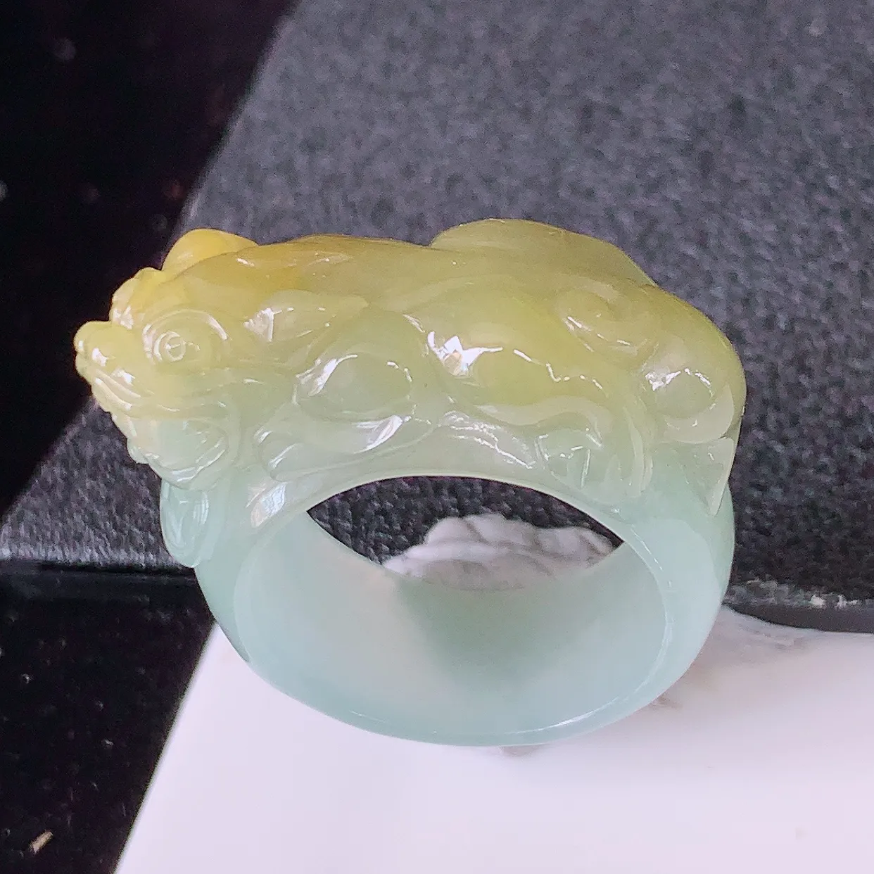 自然光实拍，冰黄翡貔貅扳指，19mm内径翡翠扳指，冰润指环，玉扳指，财源滚滚，玉质细腻起胶，20圈口，种水好！#81.25尺寸29*19*12-6.5
