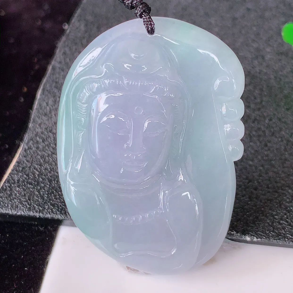 自然光实拍，冰紫罗兰翡翠观音菩萨吊坠，赐福观音，玉润通透，慈祥端庄！#41.25