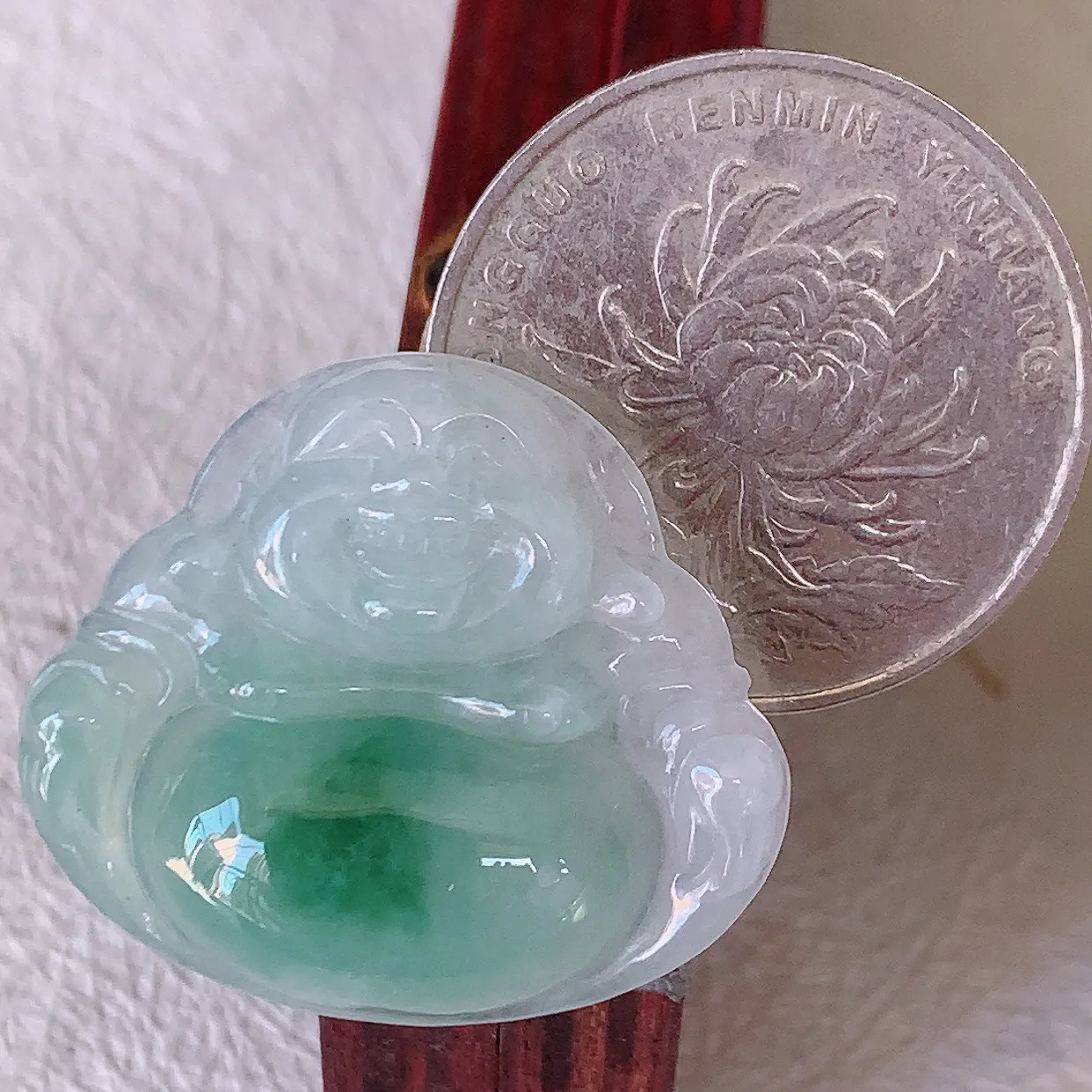 自然光实拍，冰胶飘花佛公吊坠，翡翠笑佛，饱满，开脸喜庆，配戴优雅迷人！#57.25