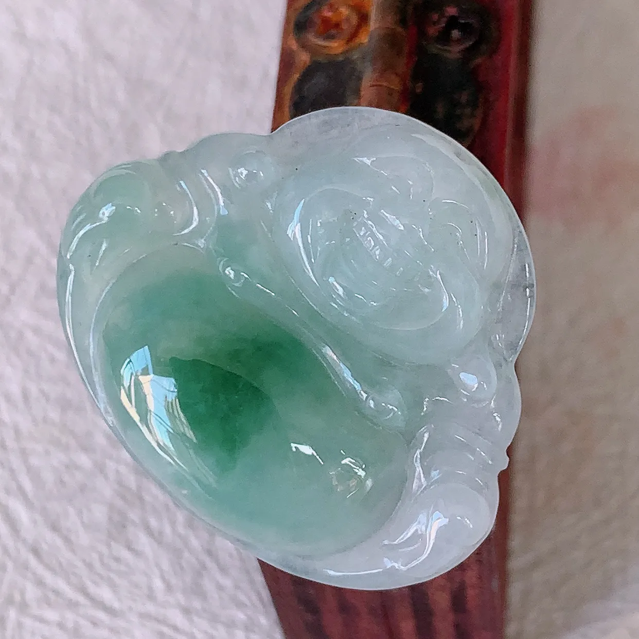 自然光实拍，冰胶飘花佛公吊坠，翡翠笑佛，饱满，开脸喜庆，配戴优雅迷人！#57.25