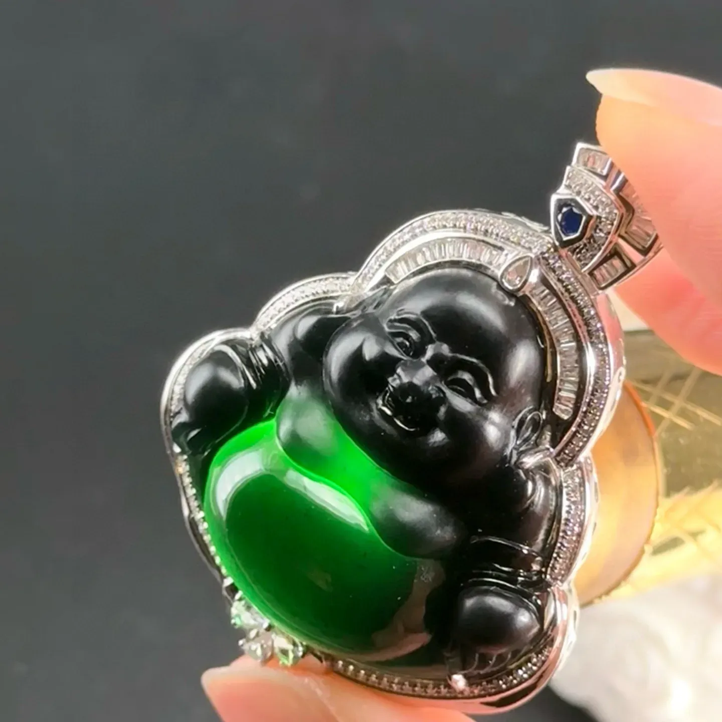 墨翠大肚佛 种好色正 重金豪镶 打灯通透 油性十足 尺寸46.5
