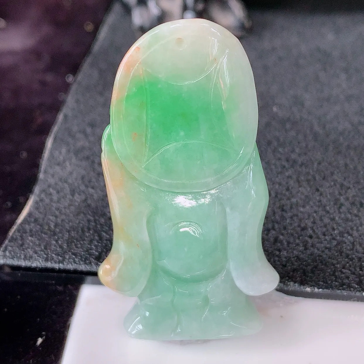 自然光实拍，冰润黄加绿翡翠逍遥佛吊坠，种老水足，雕工精湛 ，寓意美好，佩戴时尚出众！#87.26