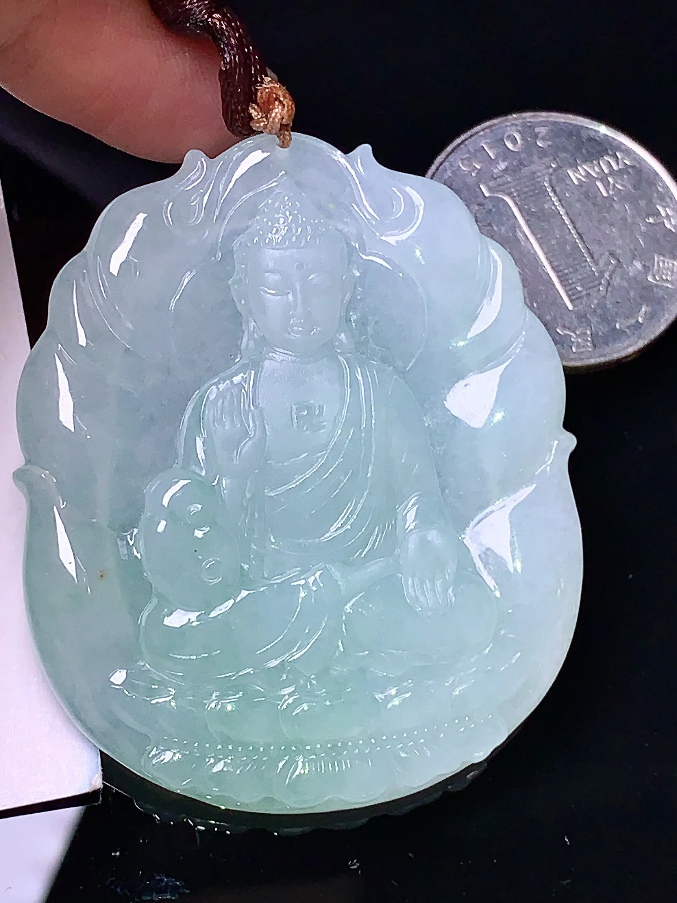 飘绿大日如来佛祖吊坠 玉质细腻 色泽艳丽 整体尺寸51.8*43.2*5.7