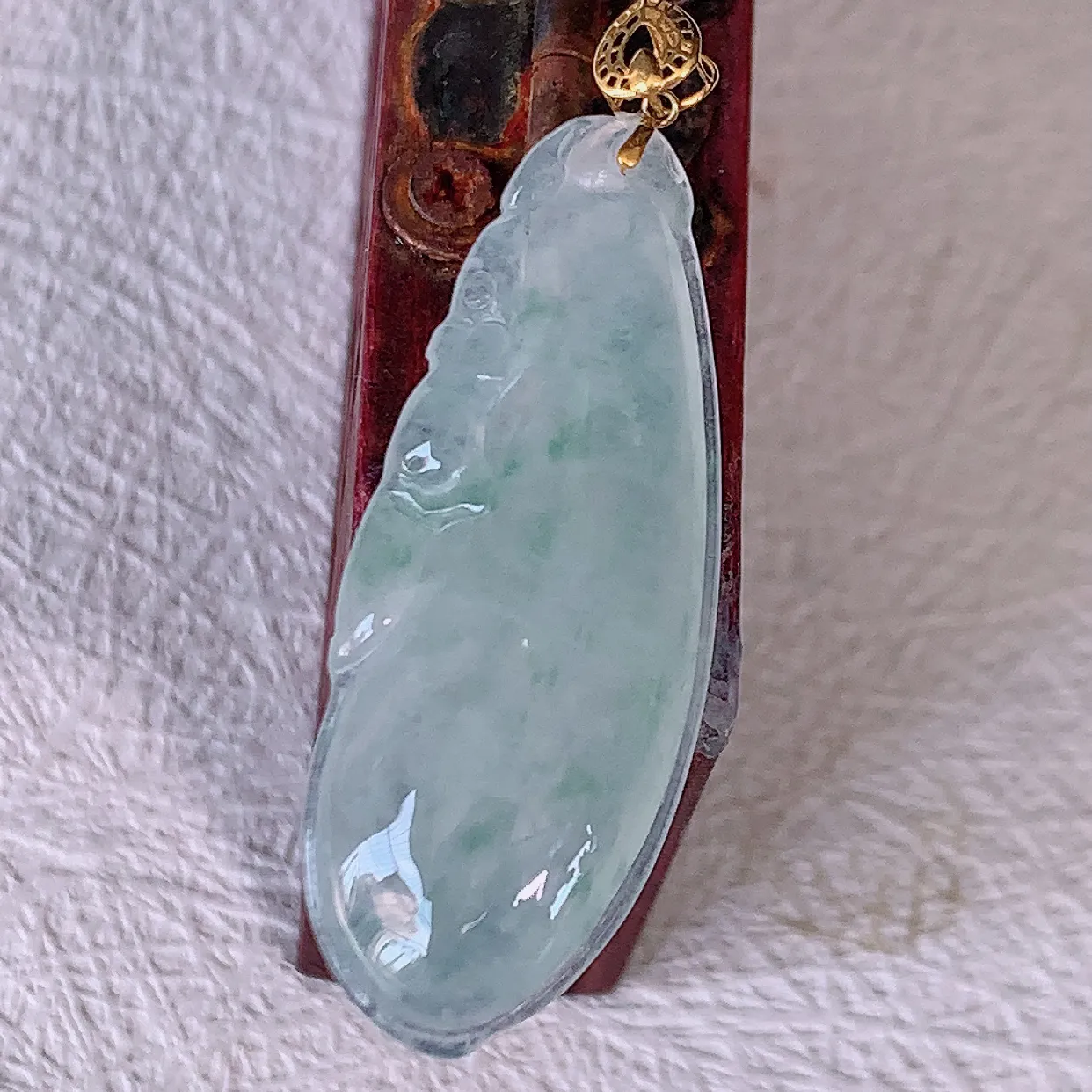 18K金镶嵌冰种飘花翡翠招财福瓜吊坠，精美饱满福瓜，种水足，形态圆润饱满，福相十足 ！#00.25