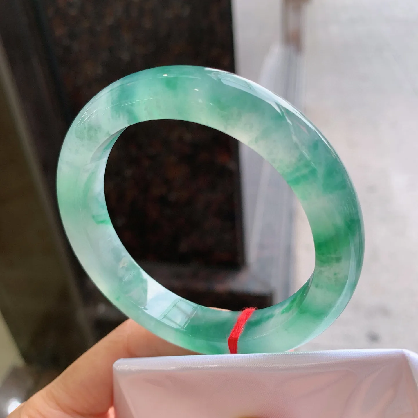 正圈冰飘绿花 尺寸：57/11.8/9.2mm