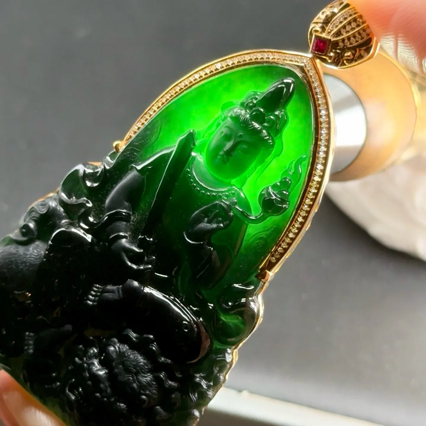 精品墨翠文殊菩萨 种好色正 黑度极好 打灯通透 油性十足 尺寸72