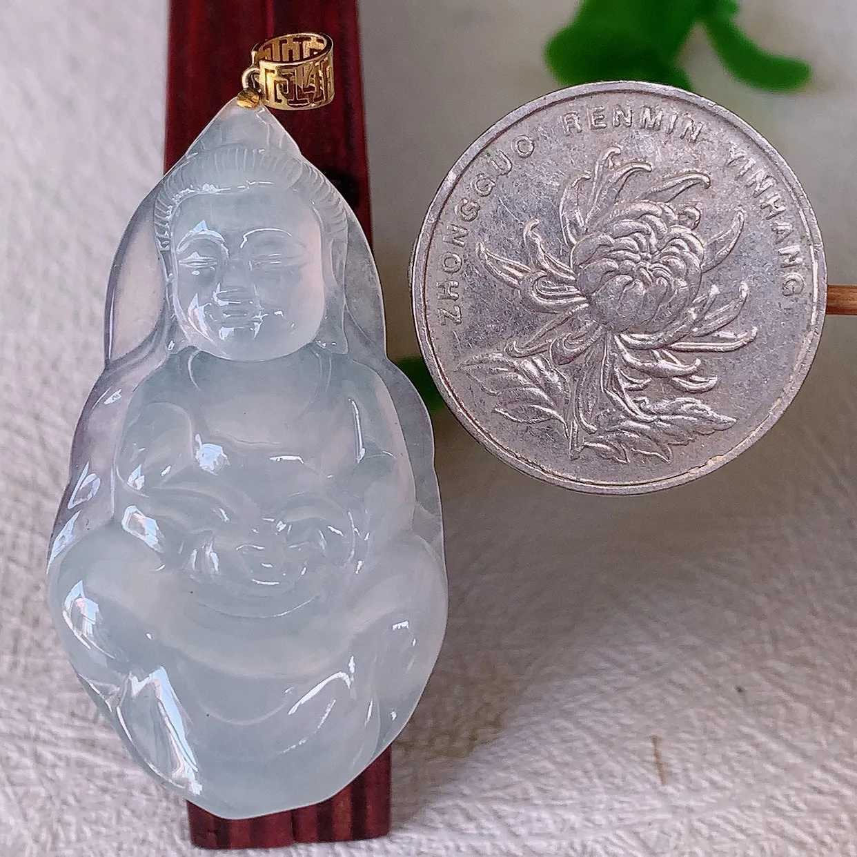 18K金镶嵌冰种翡翠观音菩萨吊坠，种老水足，雕工精湛 ，寓意美好，佩戴时尚出众！#1.25整体46.5裸石42*23*5.2