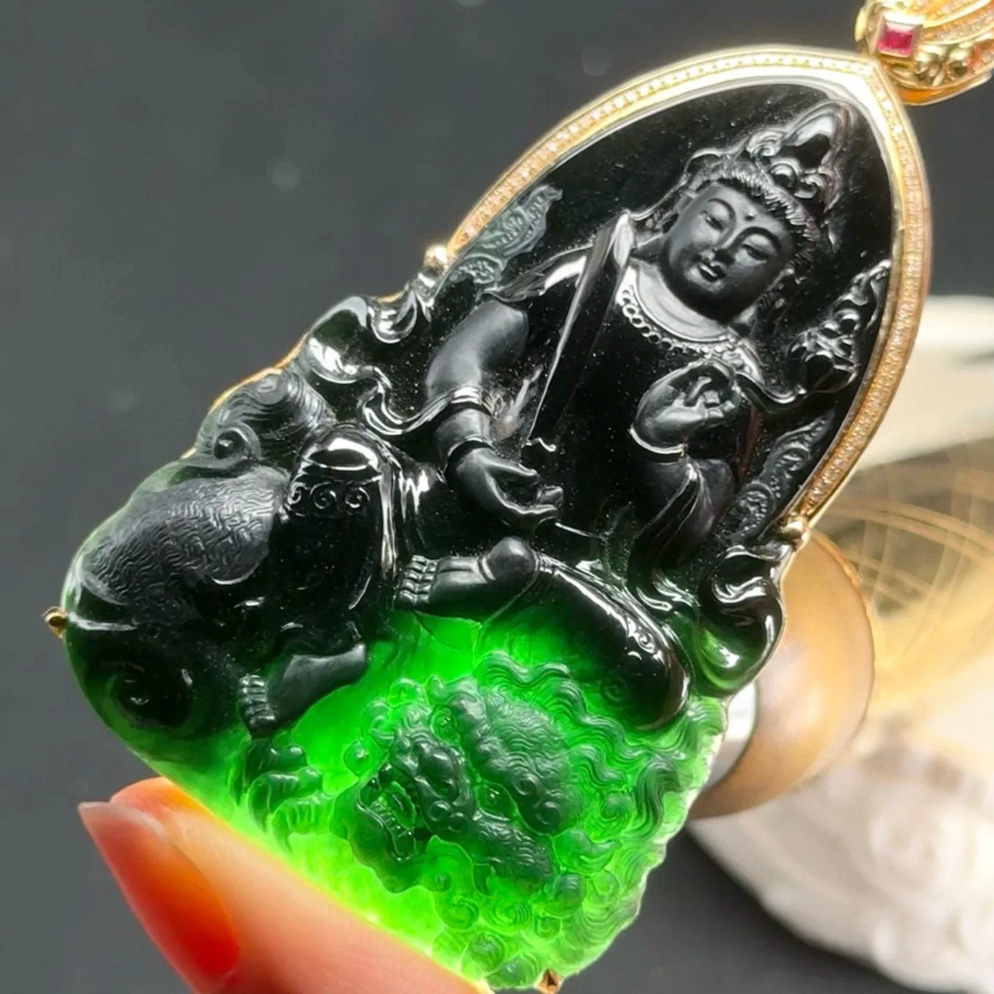精品墨翠文殊菩萨 种好色正 黑度极好 打灯通透 油性十足 尺寸72