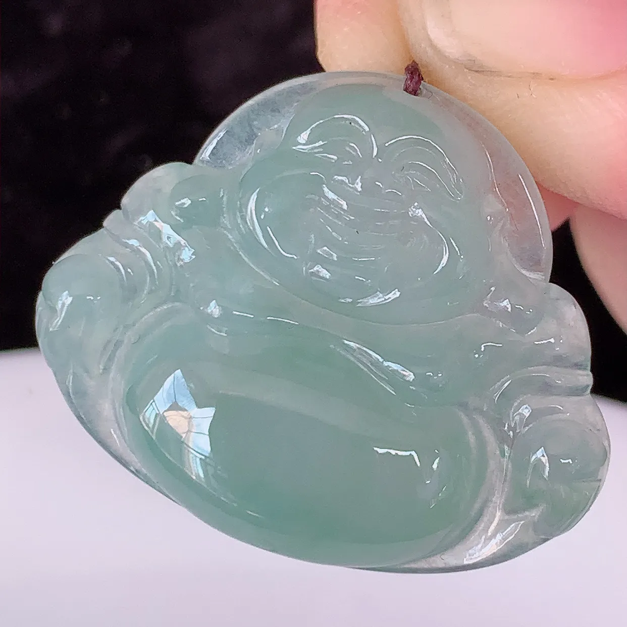 自然光实拍，冰种翡翠佛公，水灵起胶，翠色迷人，佛公在心中，一生平安，饱满圆润，开怀大笑佛公，配戴灵气十足！#46.25