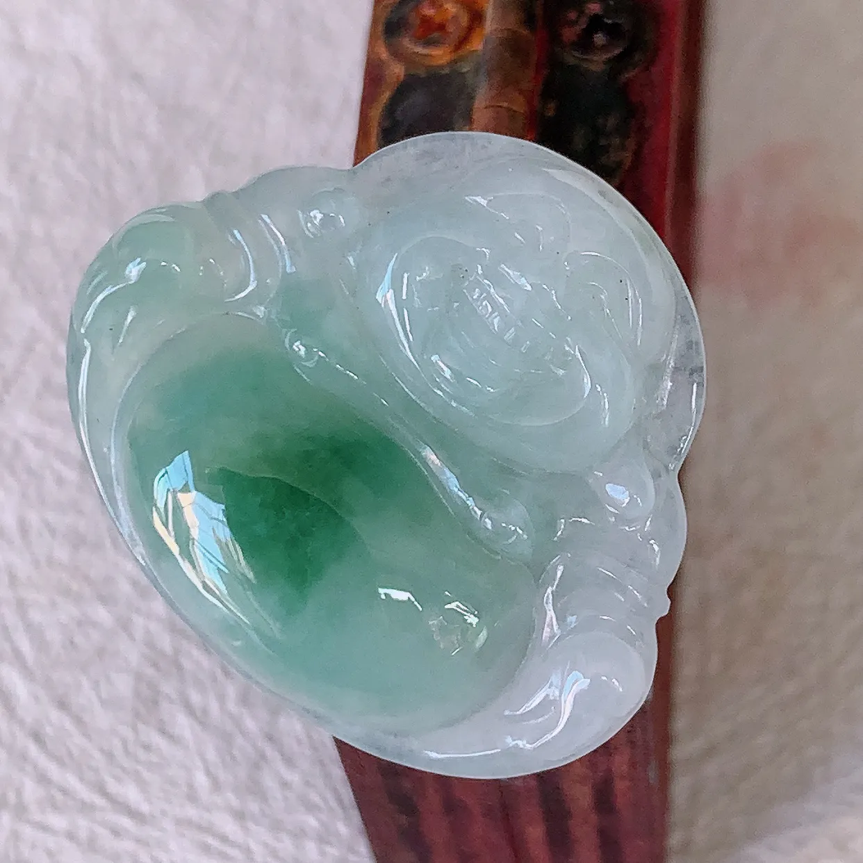 自然光实拍，冰胶飘花佛公吊坠，翡翠笑佛，饱满，开脸喜庆，配戴优雅迷人！#57.25