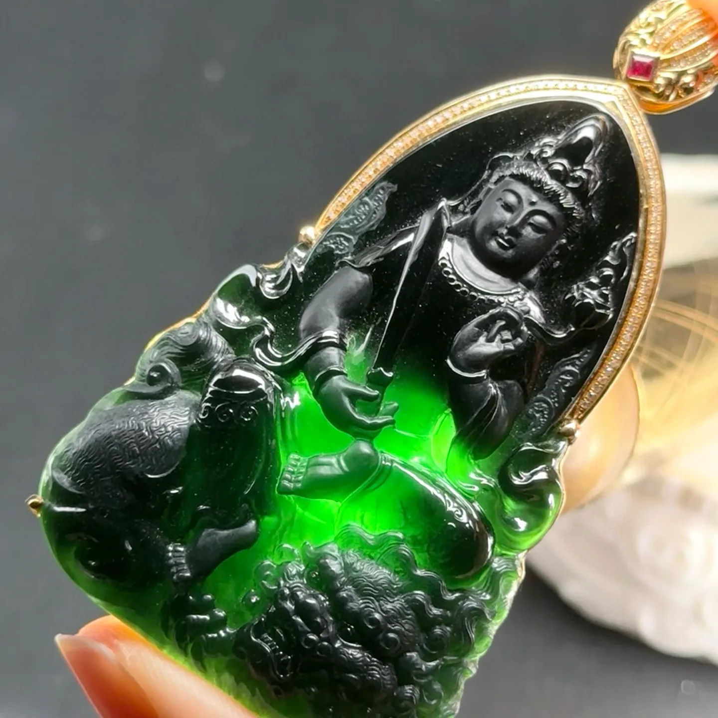 精品墨翠文殊菩萨 种好色正 黑度极好 打灯通透 油性十足 尺寸72