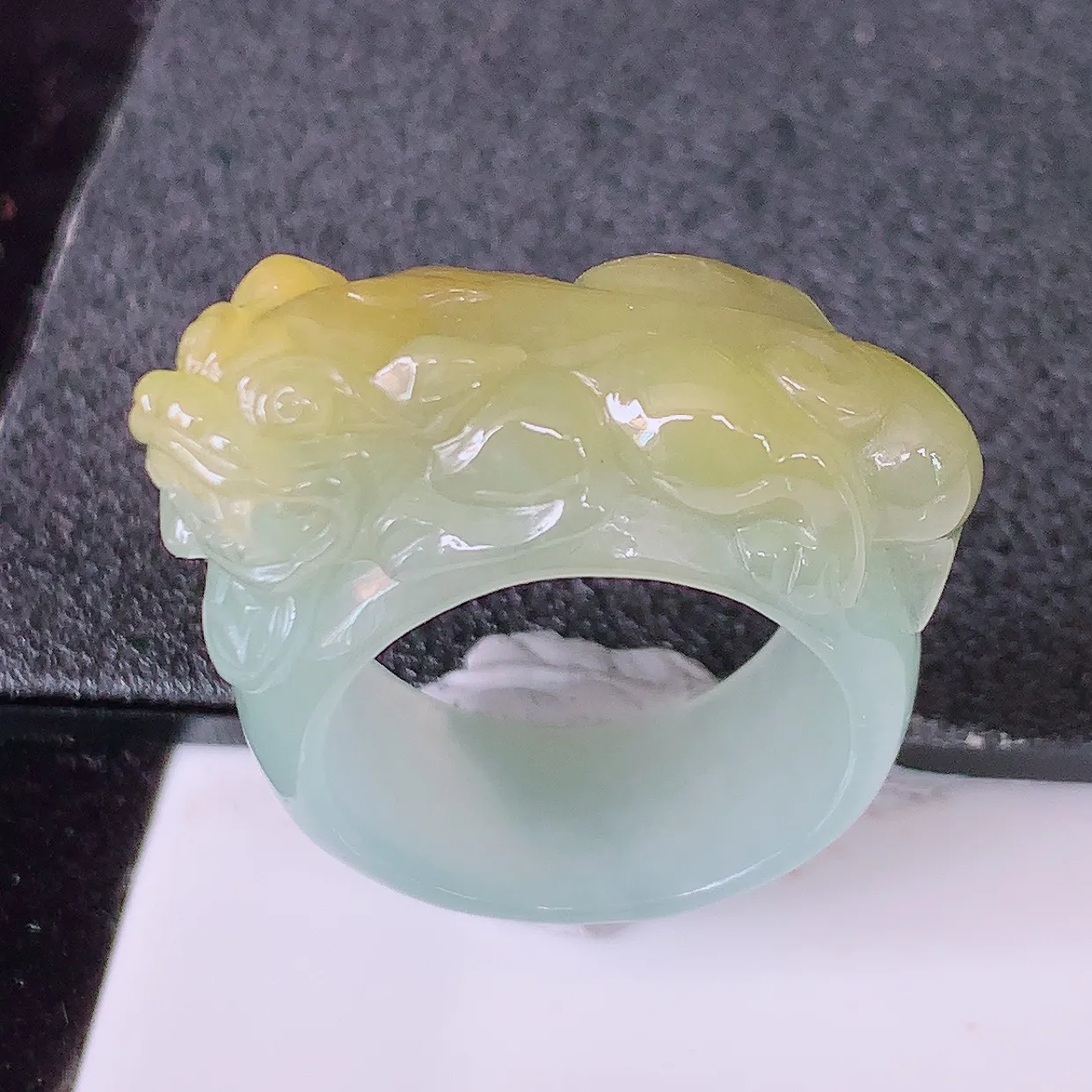 自然光实拍，冰黄翡貔貅扳指，19mm内径翡翠扳指，冰润指环，玉扳指，财源滚滚，玉质细腻起胶，20圈口，种水好！#81.25尺寸29*19*12-6.5