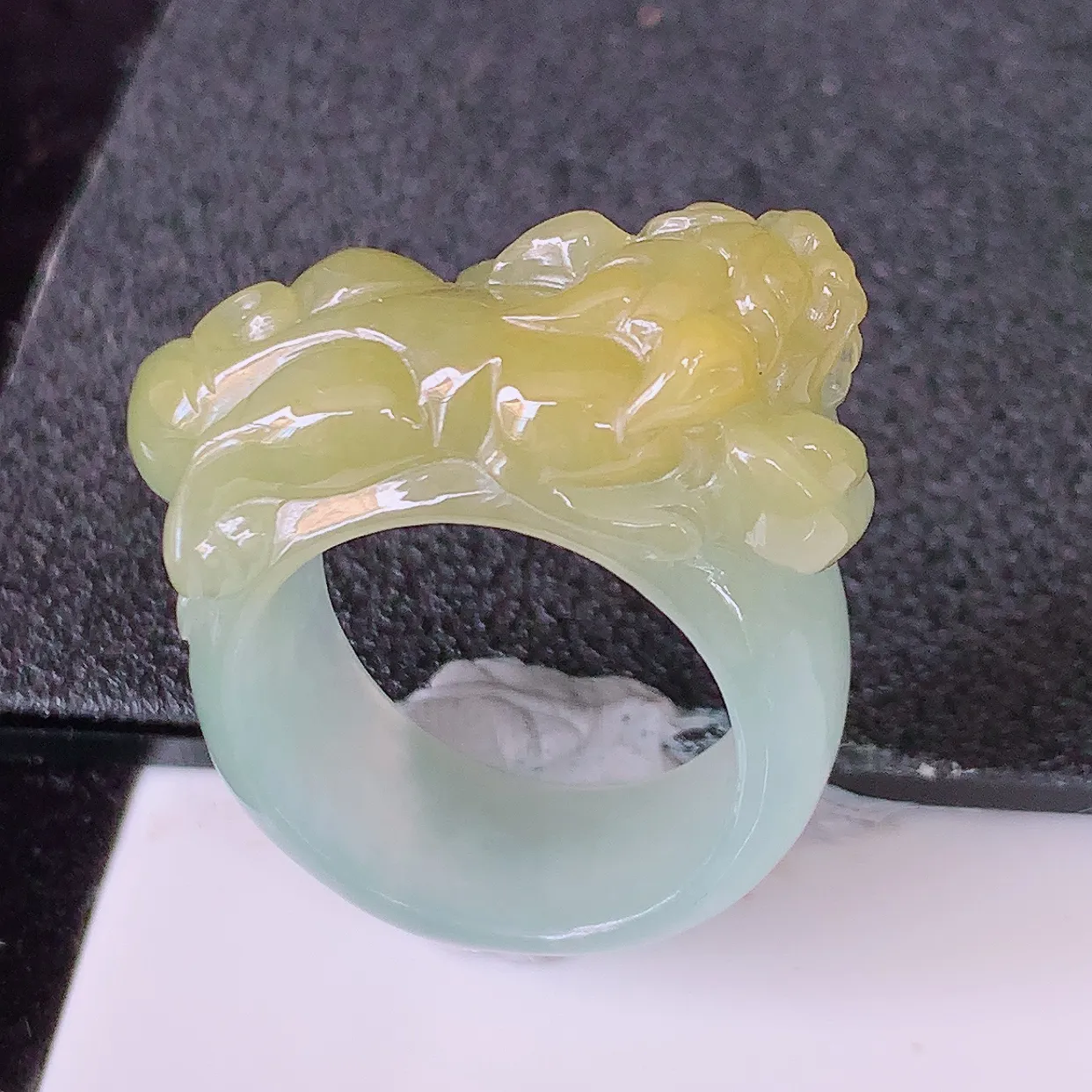 自然光实拍，冰黄翡貔貅扳指，19mm内径翡翠扳指，冰润指环，玉扳指，财源滚滚，玉质细腻起胶，20圈口，种水好！#81.25尺寸29*19*12-6.5