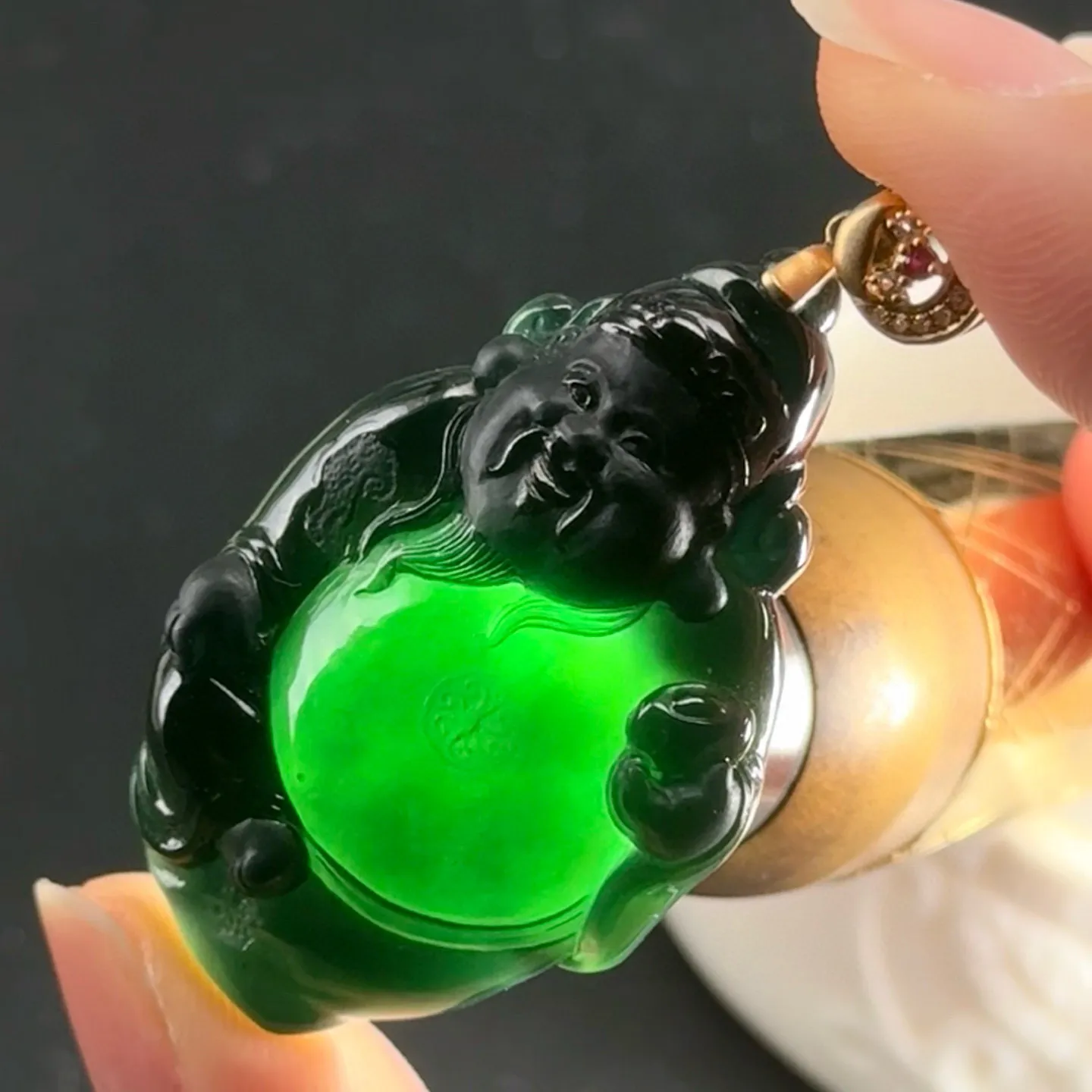 精品墨翠财神 种好色正 黑度极好 打灯通透 油性十足 尺寸49.4
