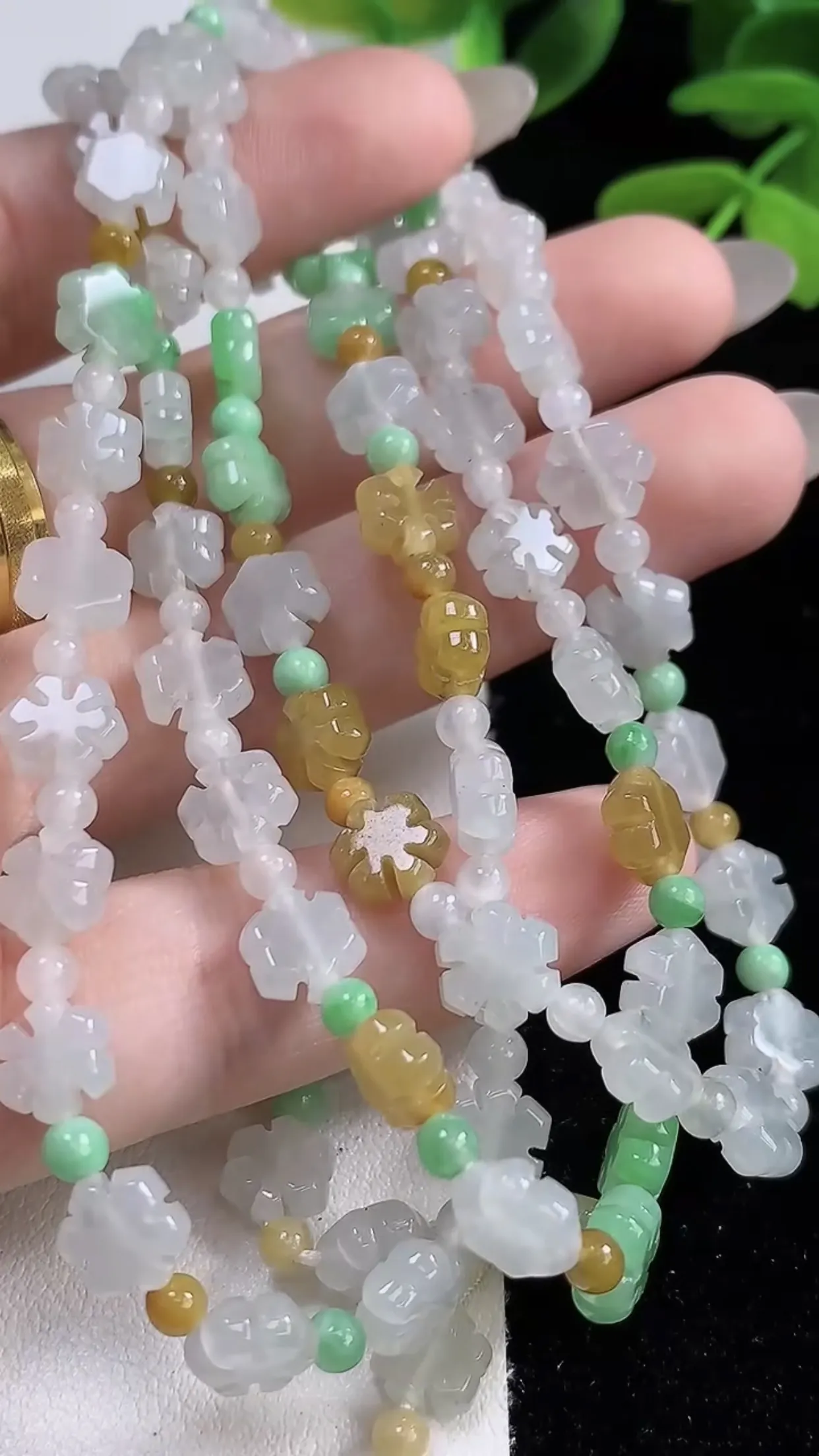 缅甸天然翡翠a货 老坑料起胶冰润 三彩黄加绿雪花项链  尺寸6.8-3.2mm  y  27.33