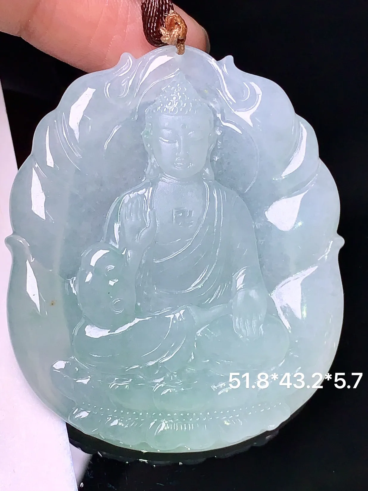 飘绿大日如来佛祖吊坠 玉质细腻 色泽艳丽 整体尺寸51.8*43.2*5.7