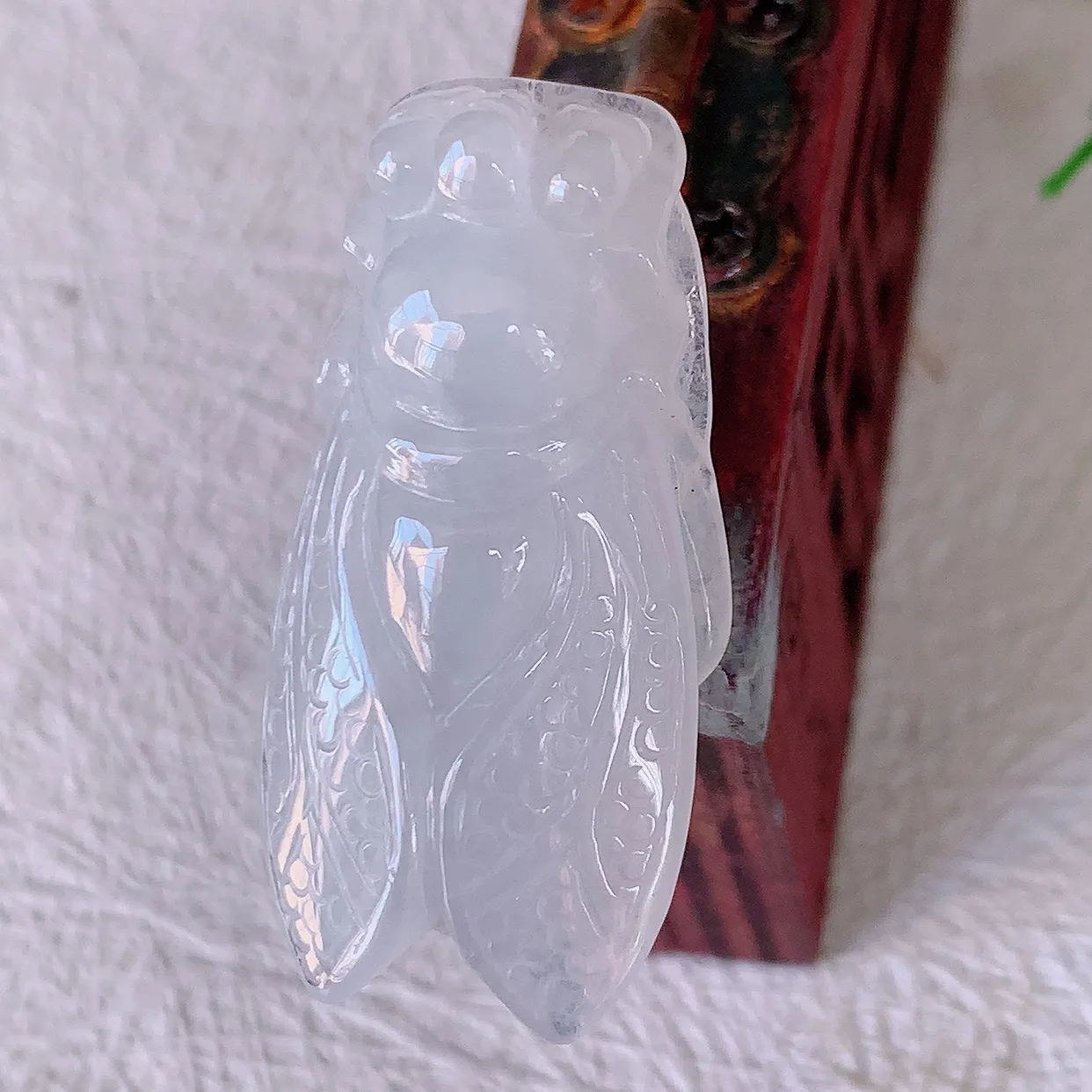 自然光实拍，冰胶翡翠招财金蝉吊坠，种老水足，雕工精湛 ，寓意美好，佩戴时尚出众！#57.25