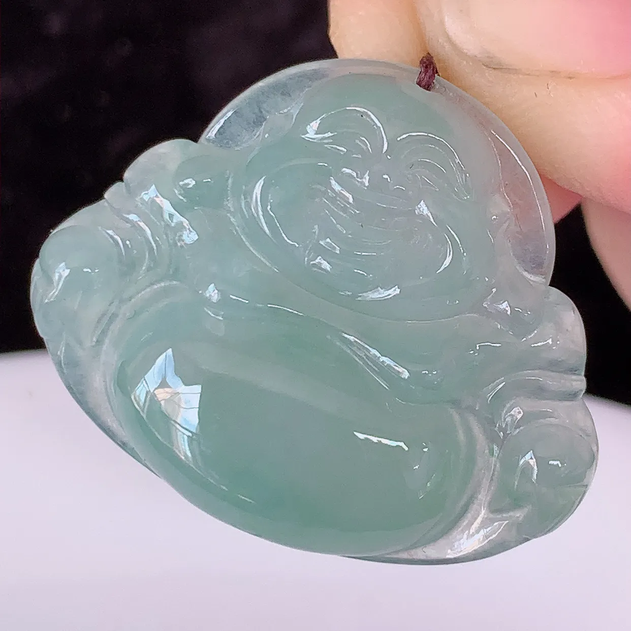 自然光实拍，冰种翡翠佛公，水灵起胶，翠色迷人，佛公在心中，一生平安，饱满圆润，开怀大笑佛公，配戴灵气十足！#46.25