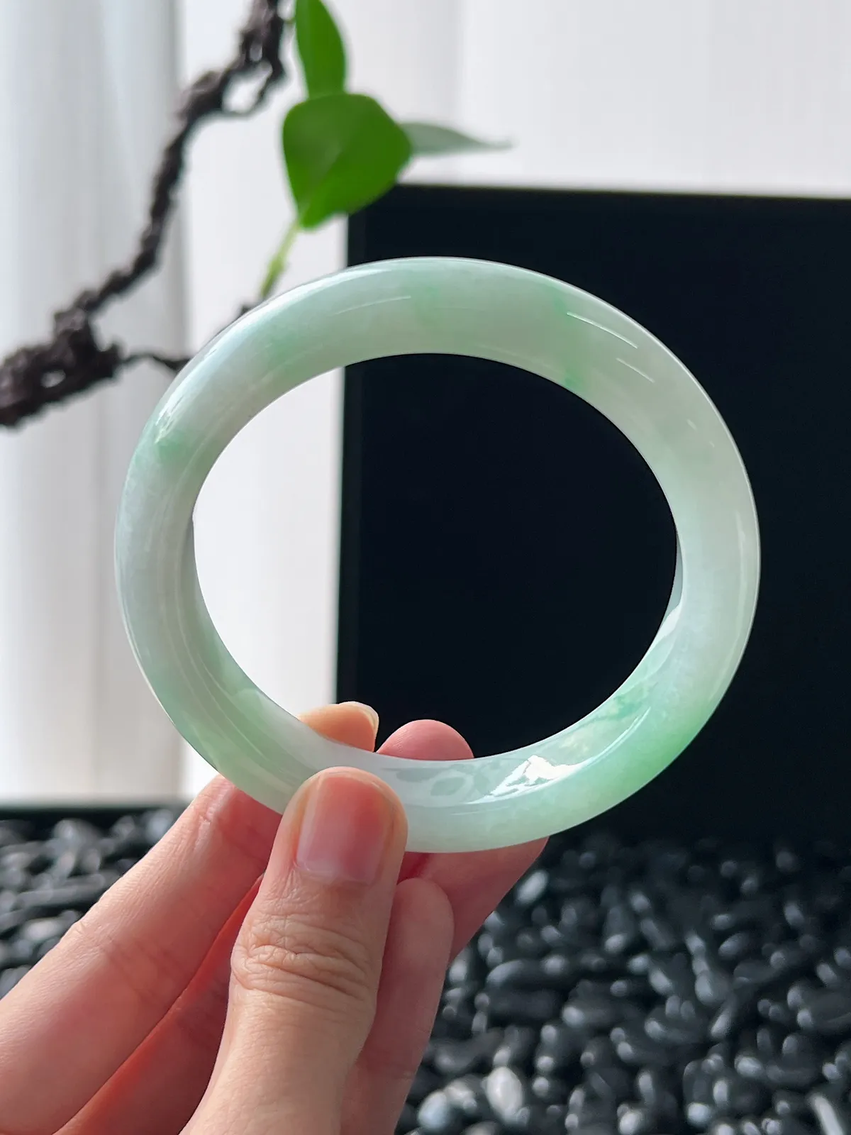 正圈58圈口，翡翠糯化种飘阳绿手镯