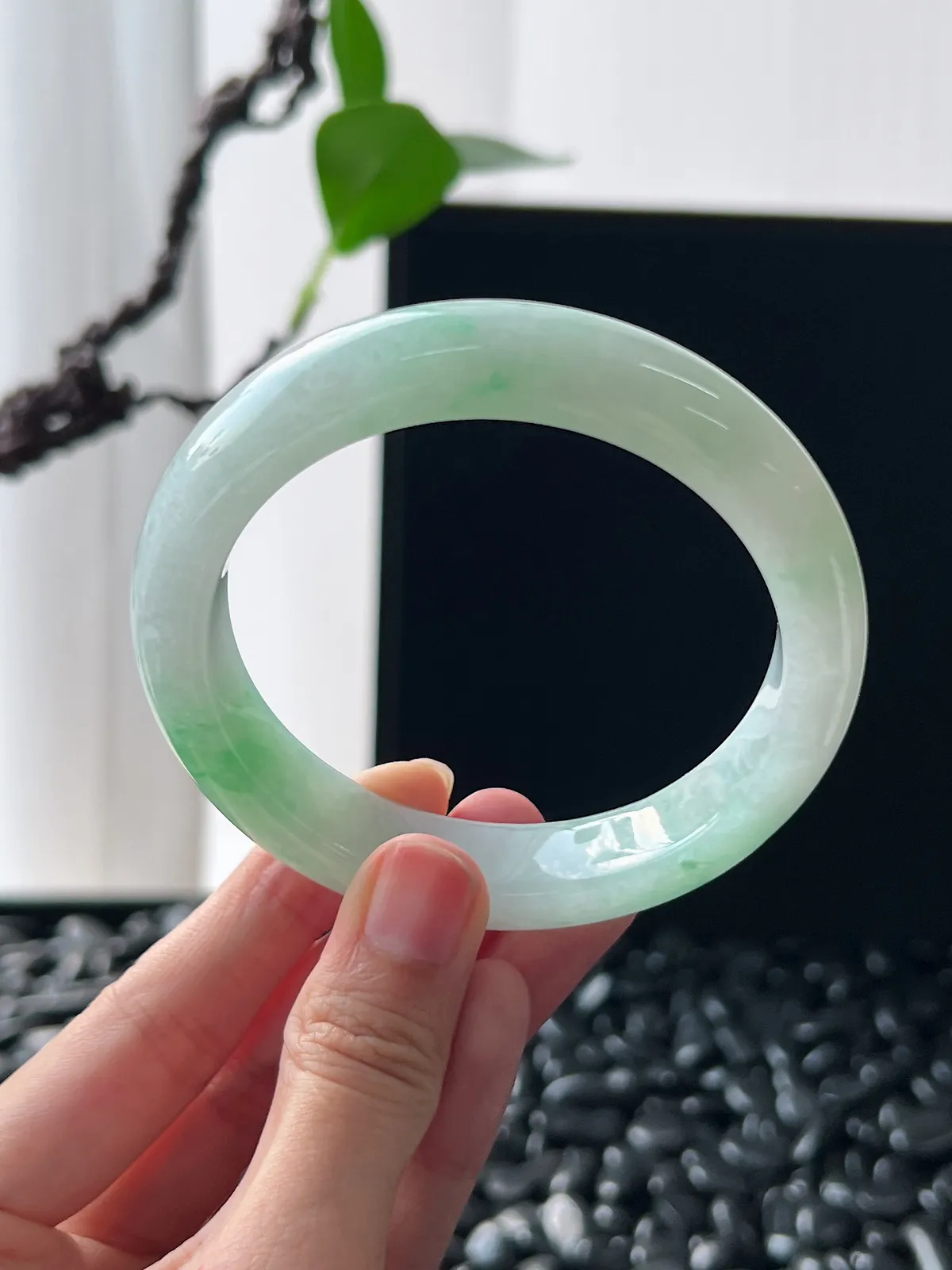 正圈58圈口，翡翠糯化种飘阳绿手镯