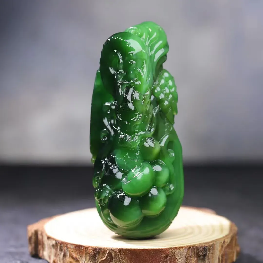 归心匠造｜高端臻品
  ●——生意兴隆
碧玉猫眼生意兴隆手把件，收藏级臻品美物，肉质油润细腻，由