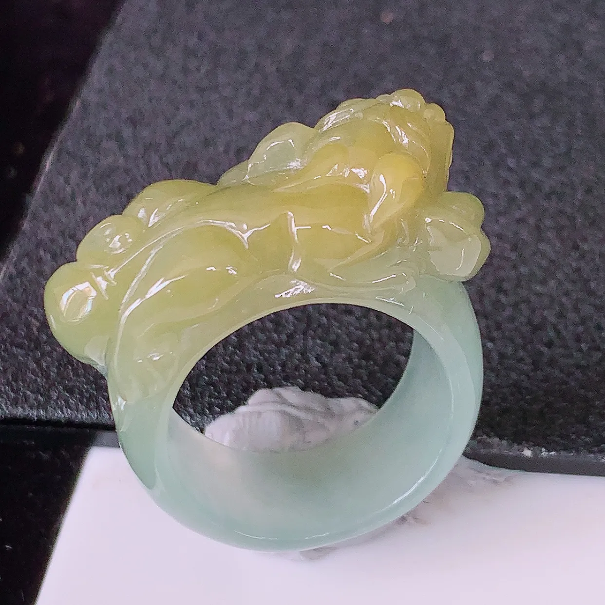 自然光实拍，冰黄翡貔貅扳指，19mm内径翡翠扳指，冰润指环，玉扳指，财源滚滚，玉质细腻起胶，20圈口，种水好！#81.25尺寸29*19*12-6.5