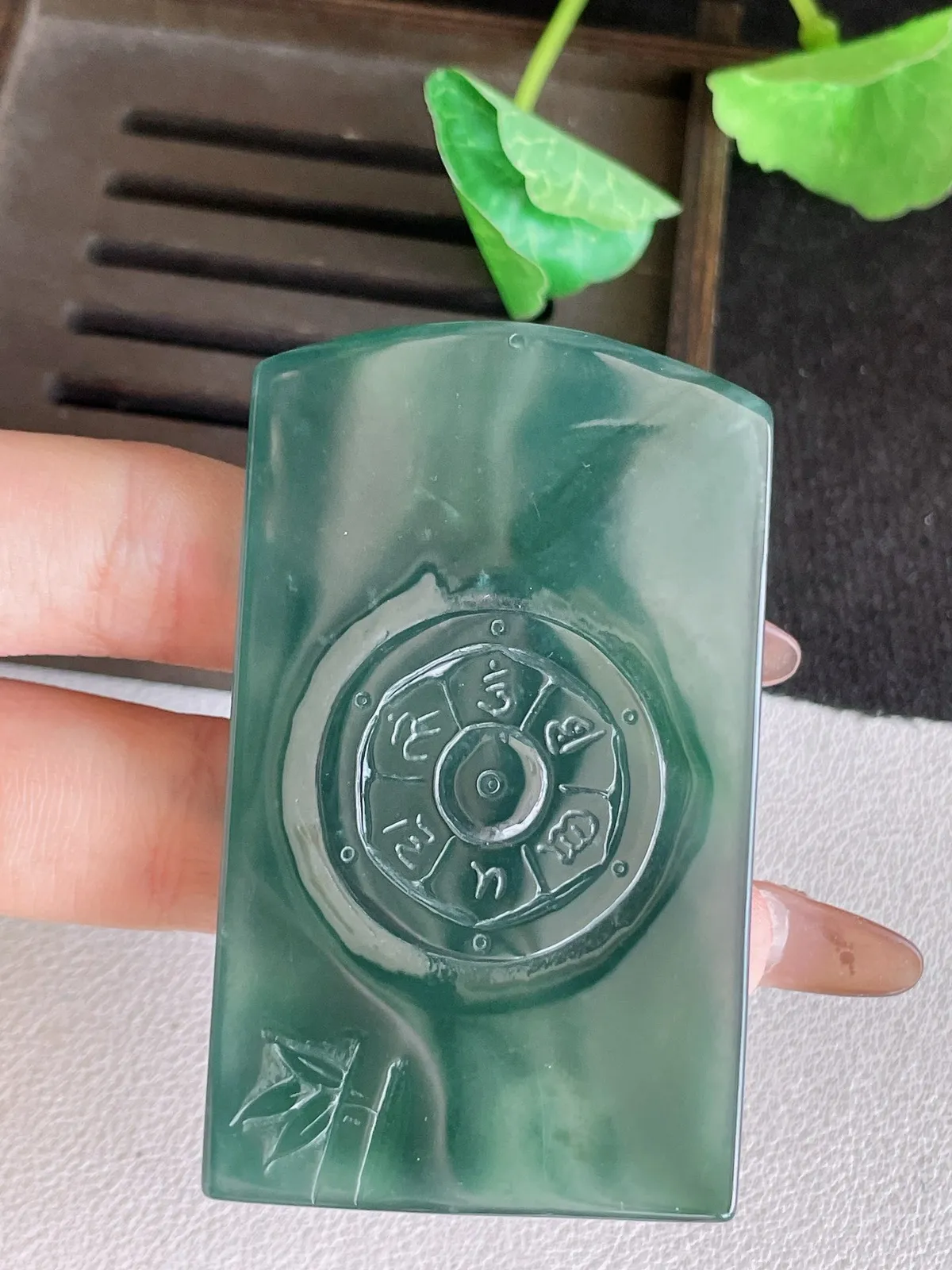 翡翠a货蓝水御龙不动明王吊坠，尺寸67.7-39.2-7.6，重量:49.37g