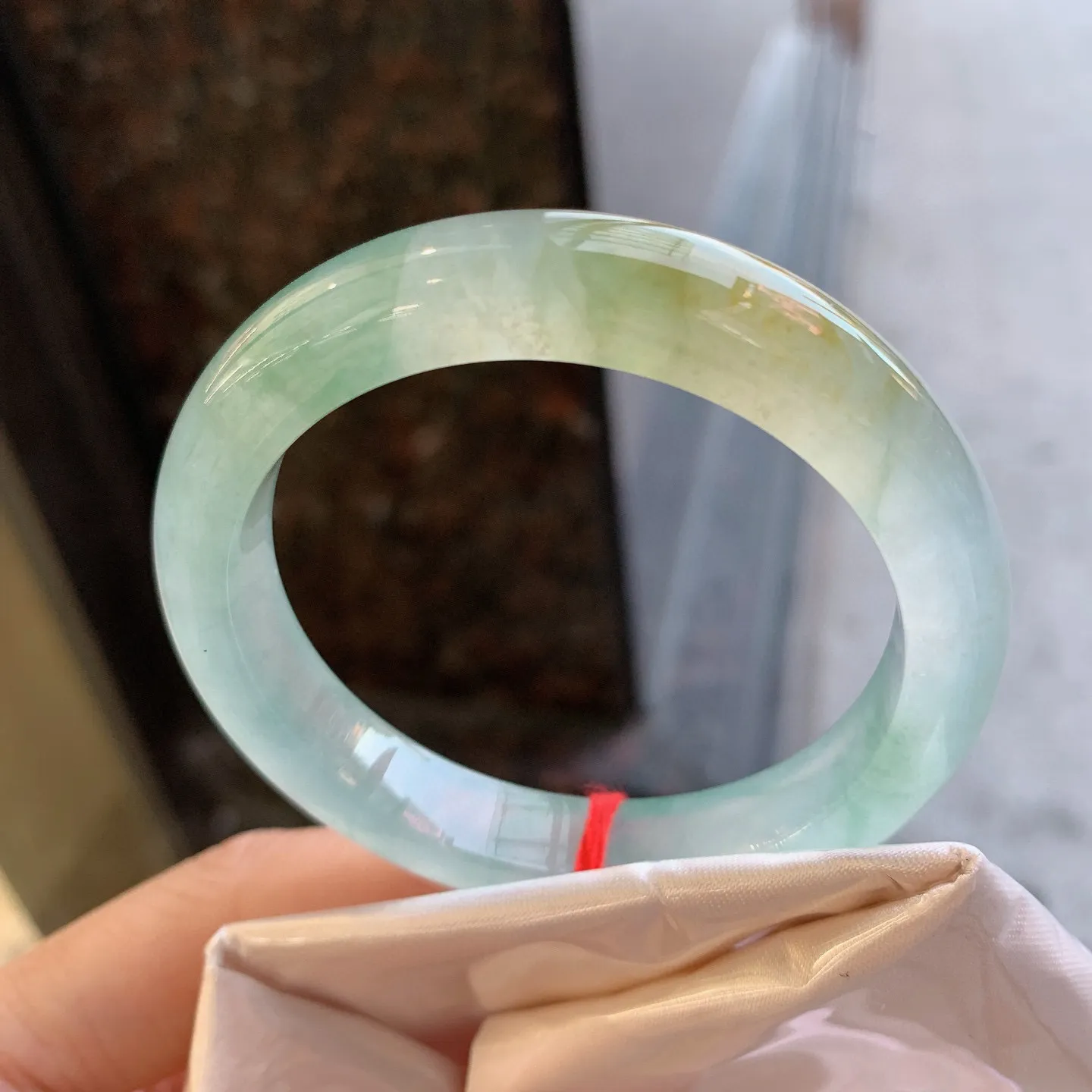 正圈冰黄翡飘绿 尺寸：52/10.6/8.8mm