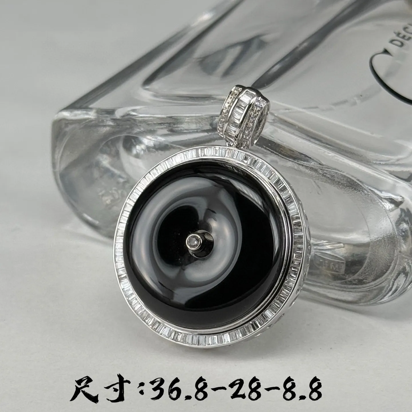 精品18k满钻豪镶墨翠平安扣 种好色正 黑度极好 打灯通透 油性十足 尺寸36.8