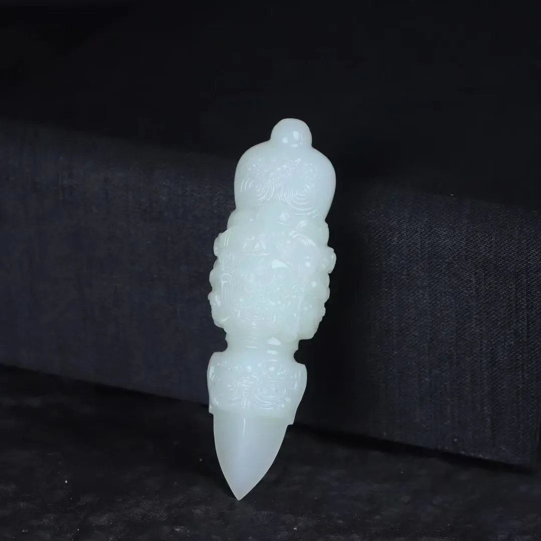 名师精品
【金刚降魔杵】名家设计，工艺极为精细复杂，工作量巨大。白玉料制作，清雅温润，大气非凡。降魔