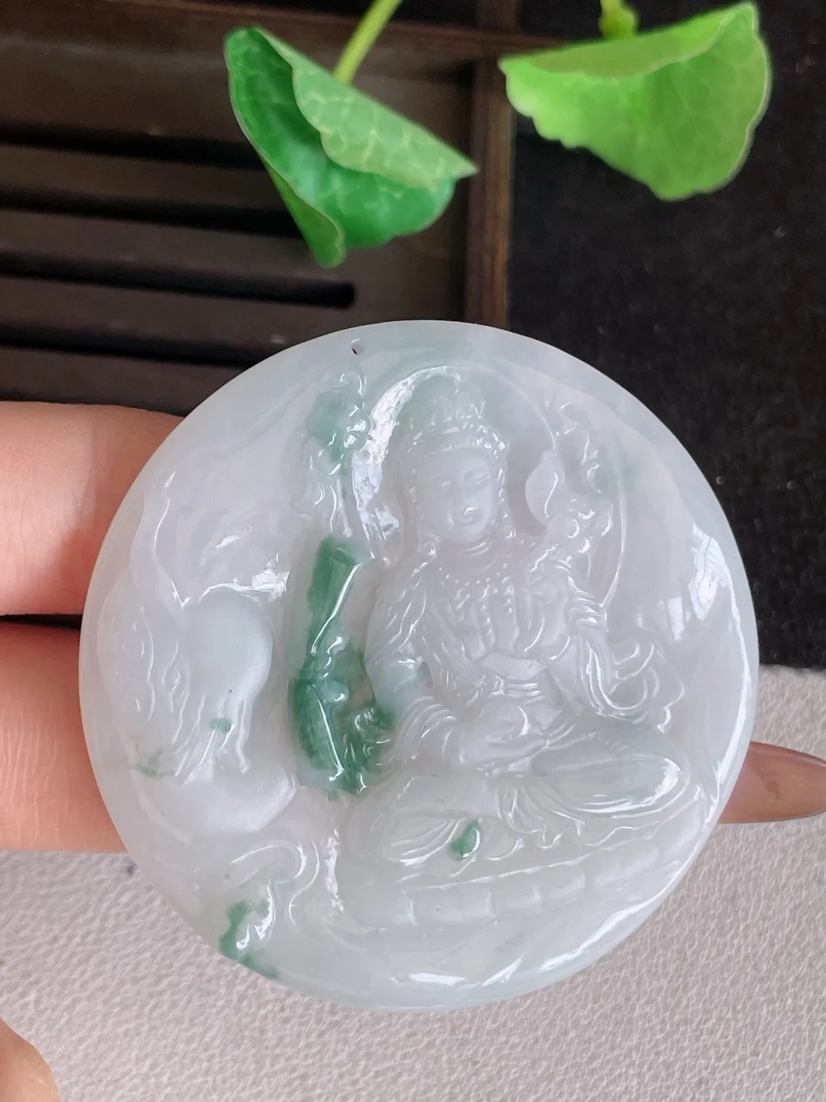 翡翠a货冰种飘花普贤菩萨吊坠，尺寸56-5，重量:33.87g
