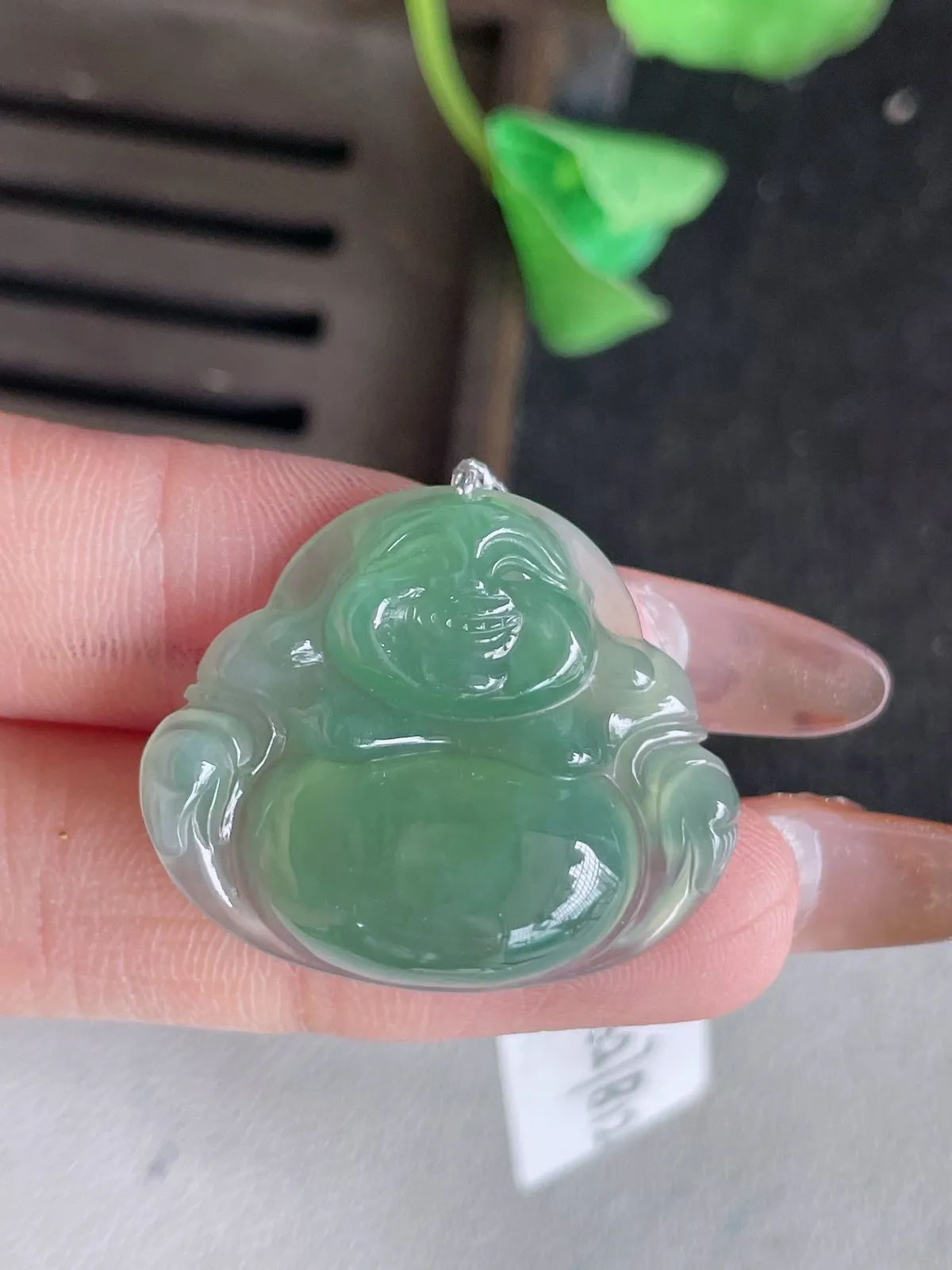 翡翠a货冰种满绿佛公吊坠，尺寸24.5-29.2-5.8，重量:6.13g