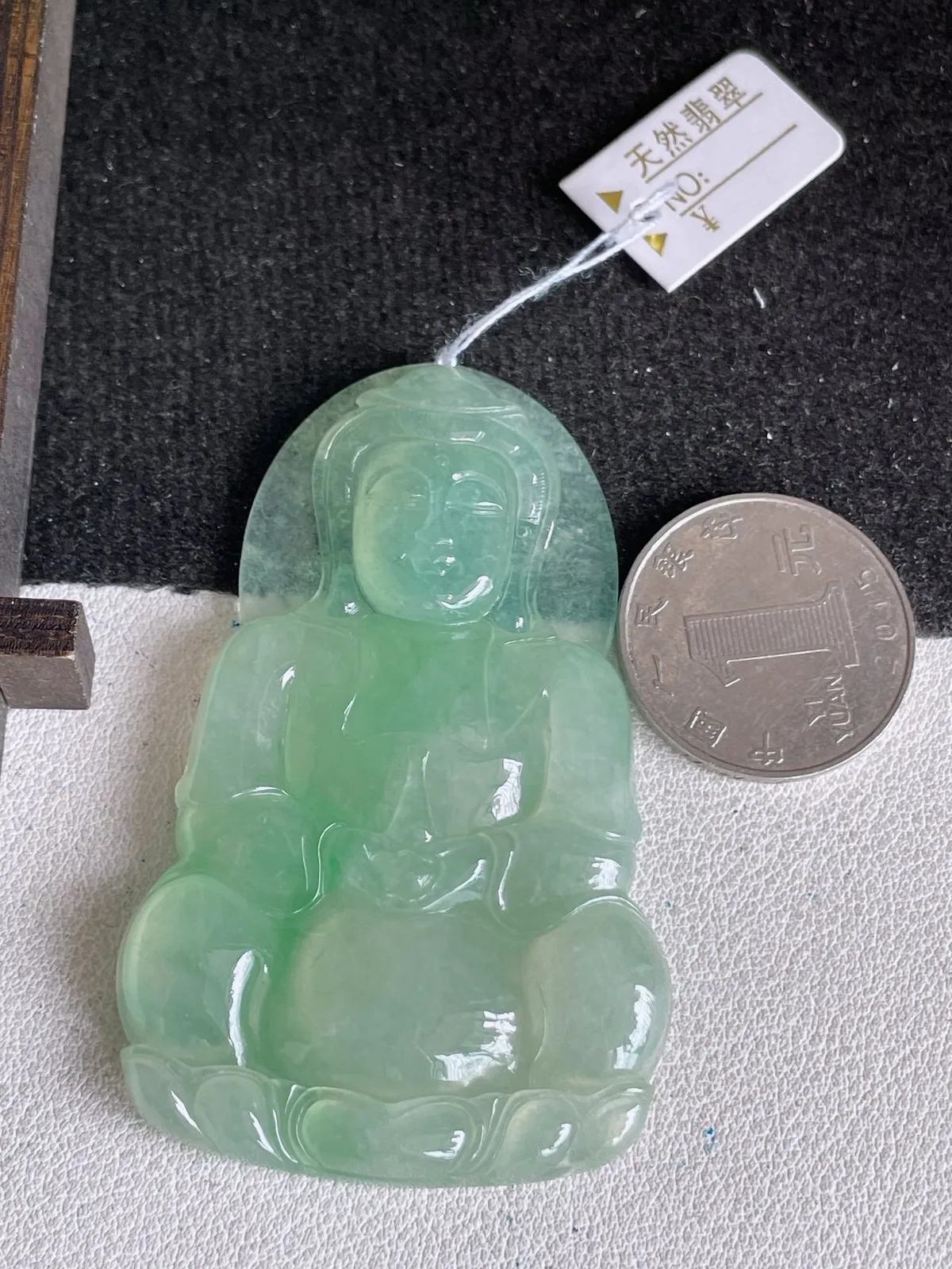 翡翠a货冰种满绿观音菩萨吊坠，尺寸68-42.6-6.4，重量:35.12g